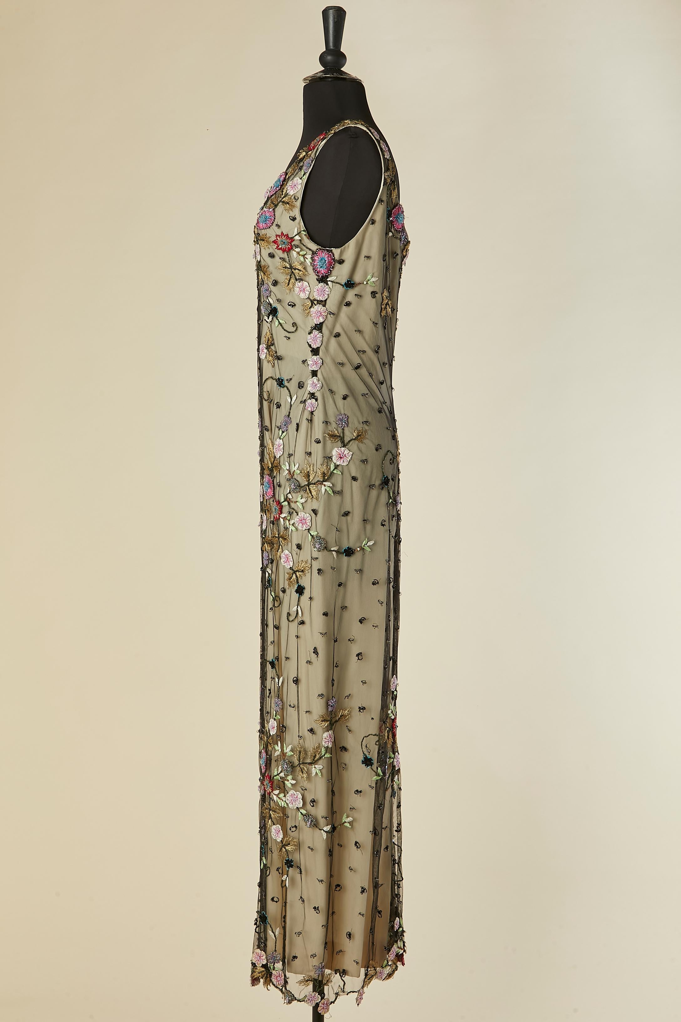 Abendkleid aus Tüll mit Perlen und Fadenstickerei im Angebot 3