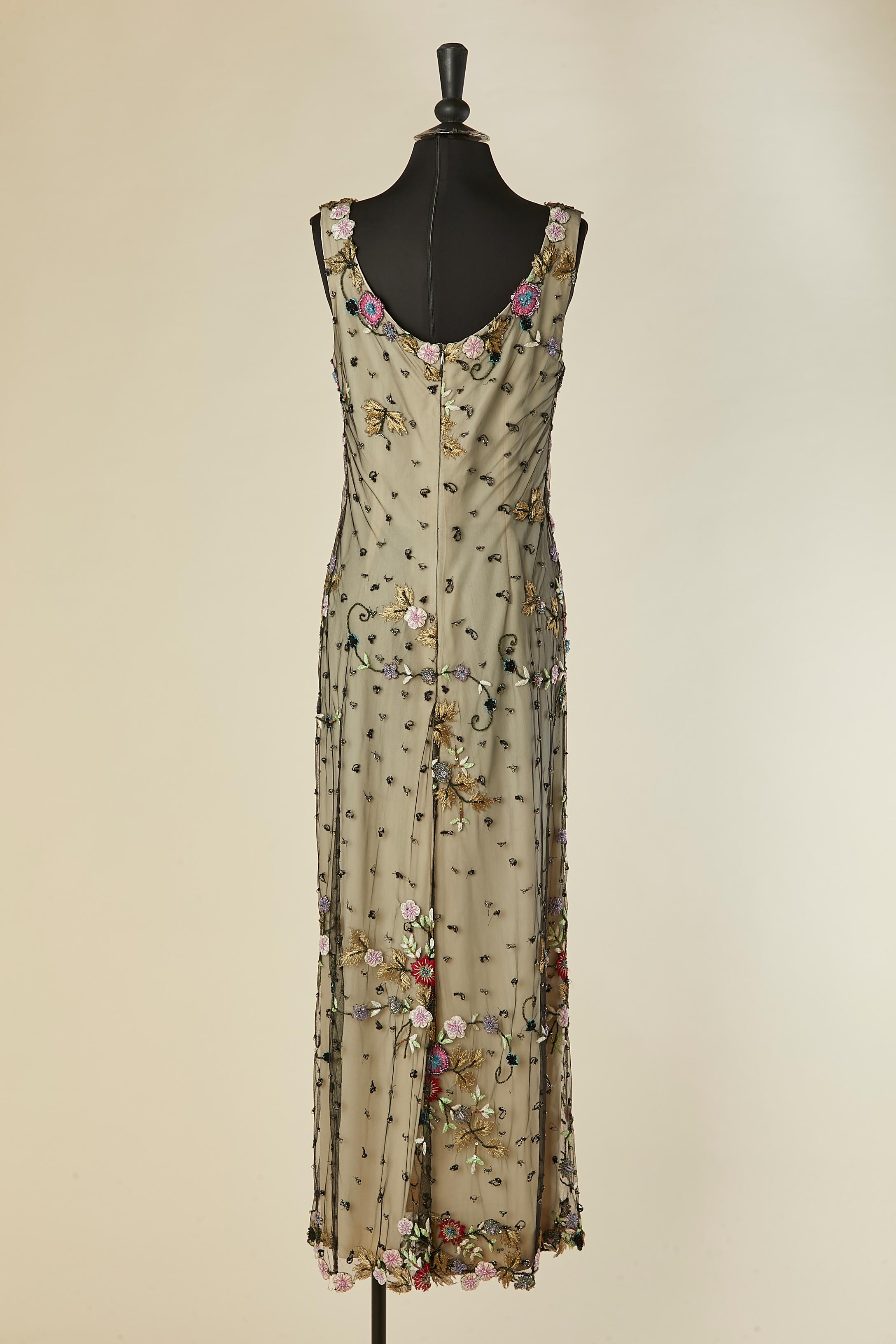 Abendkleid aus Tüll mit Perlen und Fadenstickerei im Angebot 4