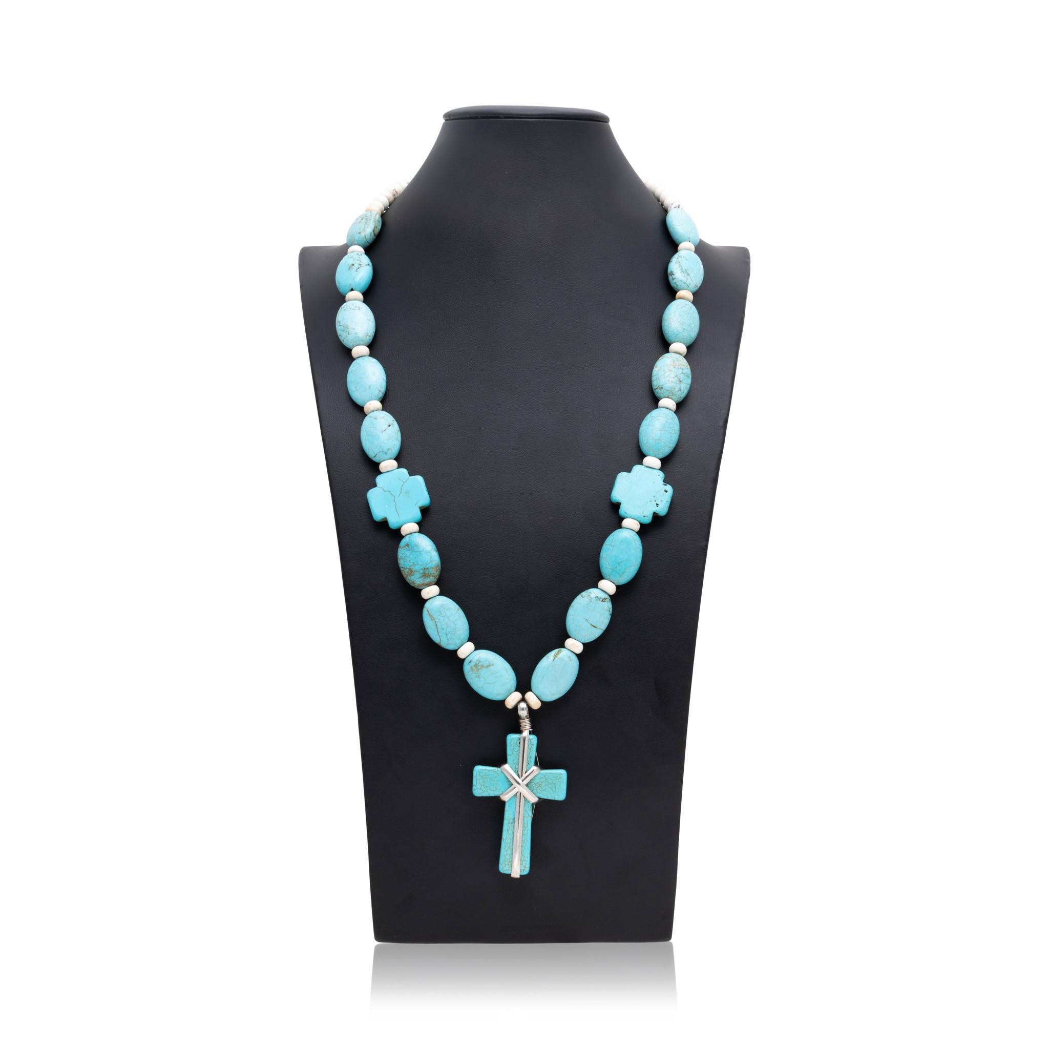 Perle Collier de perles turquoise avec trois croix en vente
