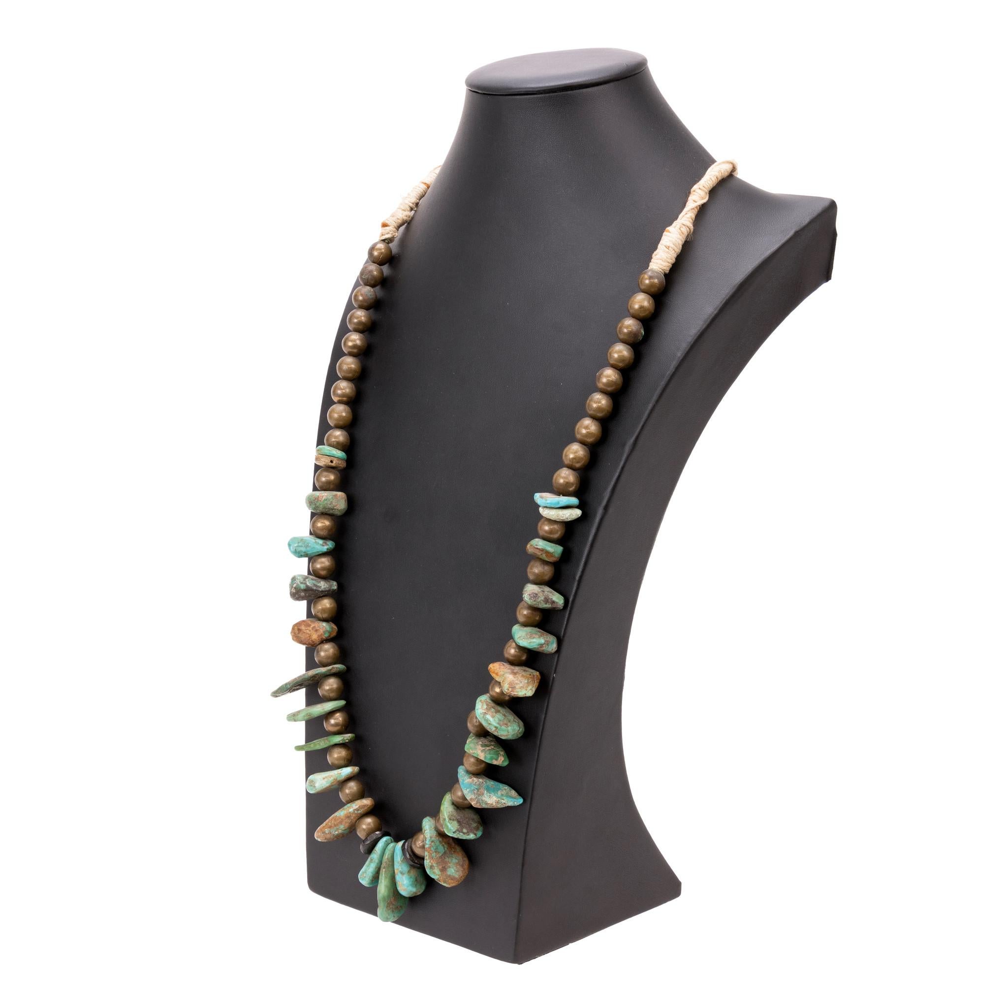 Perlina Collana in ottone e pepite di turchese con perline in vendita