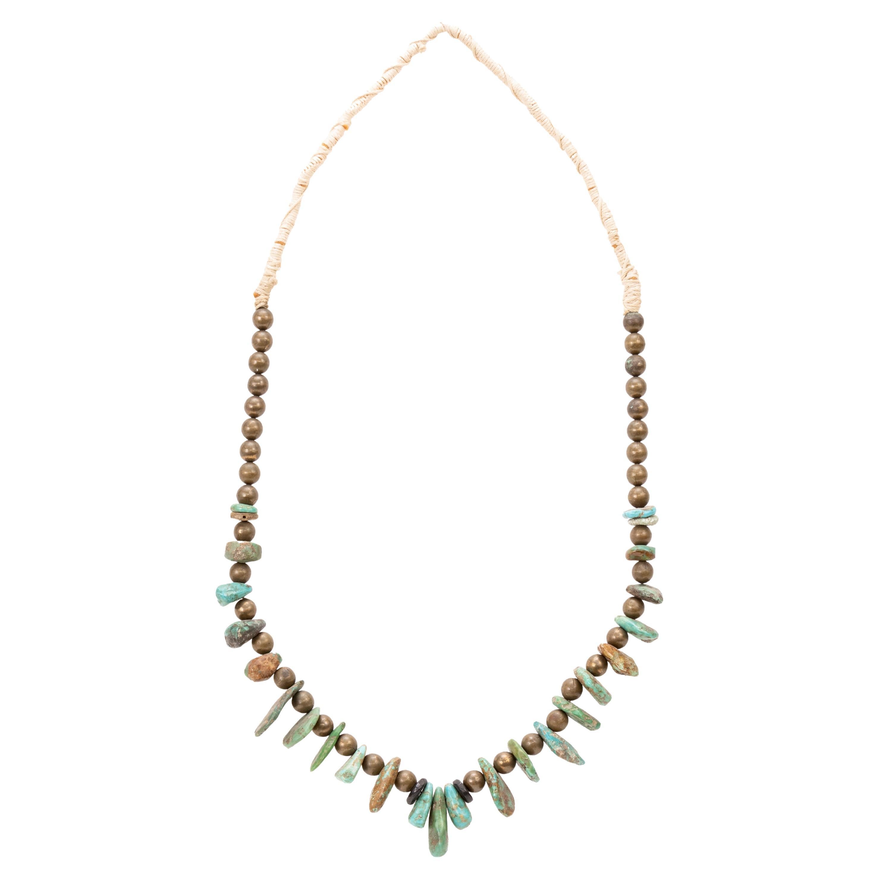 Collana in ottone e pepite di turchese con perline in vendita