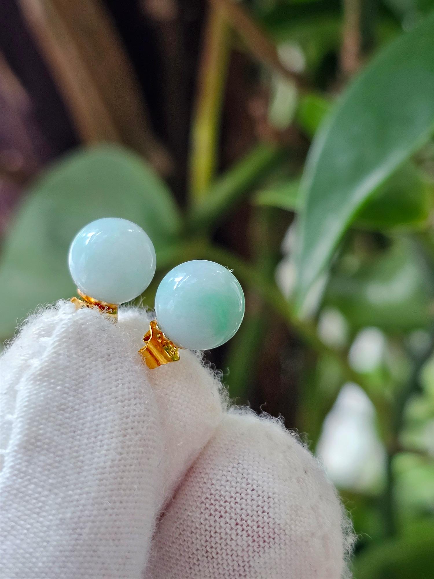 Perlen of Eternity Burmesische A-Jade-Ohrstecker mit 18 Karat Gelbgold 8 mm 18001 im Zustand „Neu“ im Angebot in Kowloon, HK