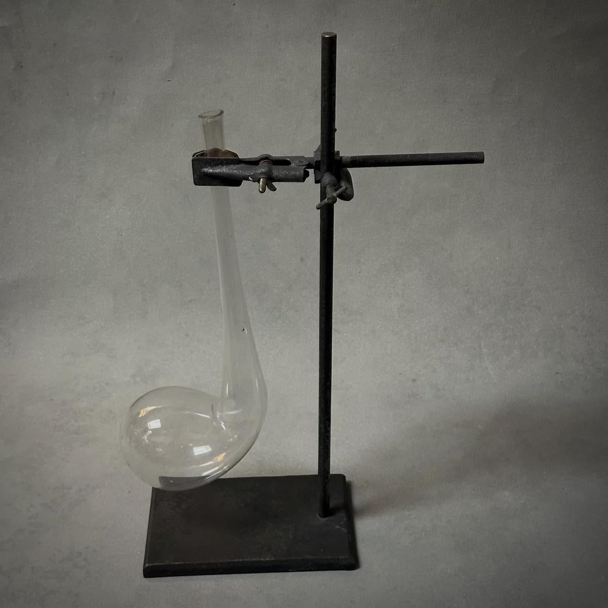 Beaker In Good Condition For Sale In Los Angeles, CA