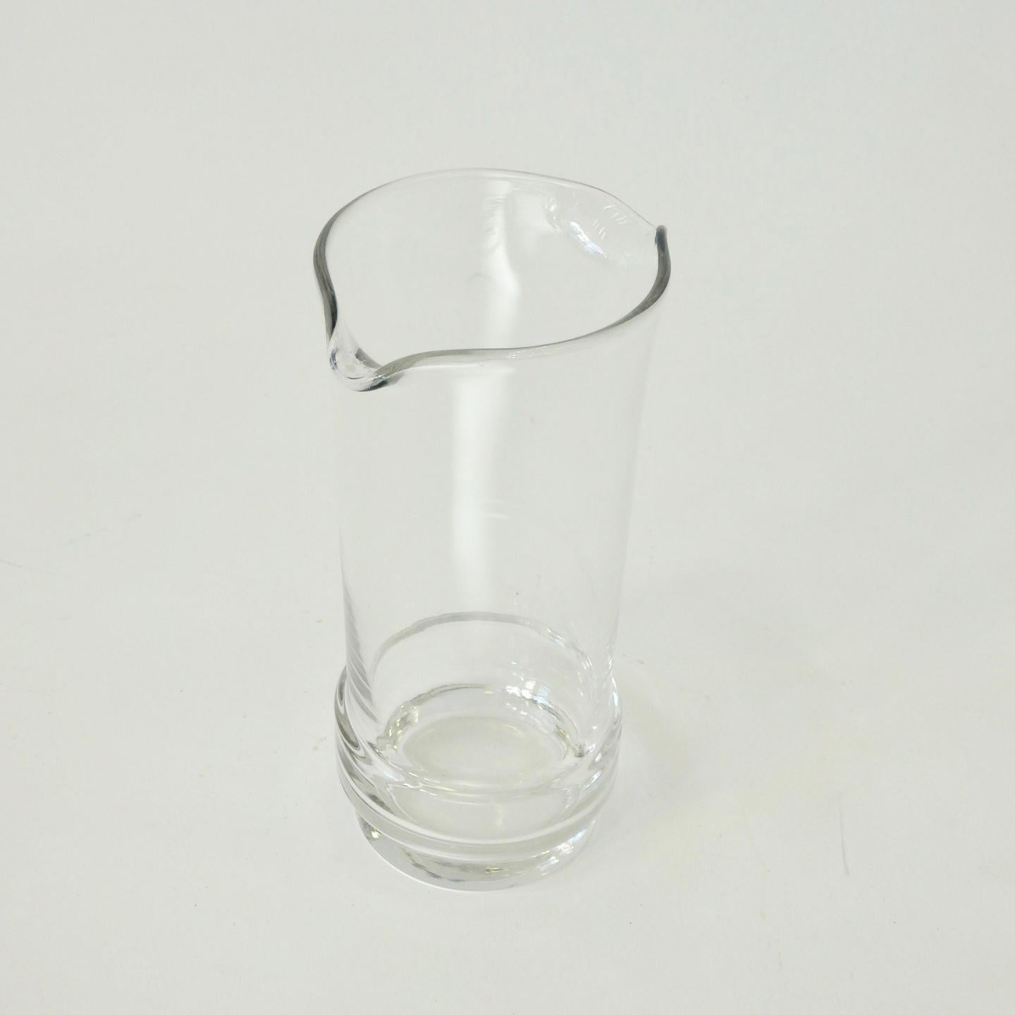 Clear glass martini or cocktail drinks beaker. Pours from either side.