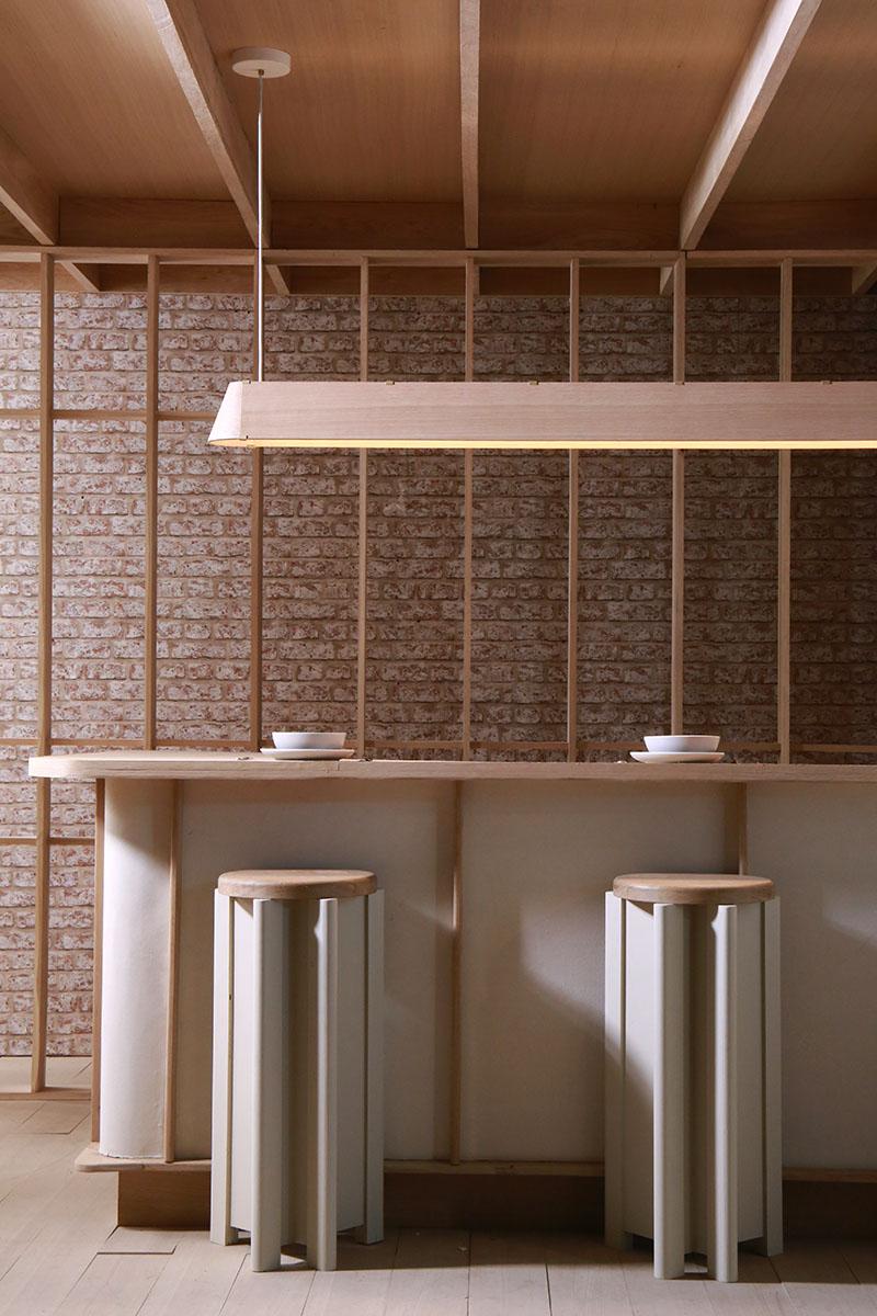 Il nostro Beam Pendant è la nostra rivisitazione della classica tipologia di lampade da negozio, utilizzando strisce di LED ad alta efficienza al posto dei vecchi (e inefficienti) tubi fluorescenti. Il ciondolo Oak Beam utilizza una tavolozza di