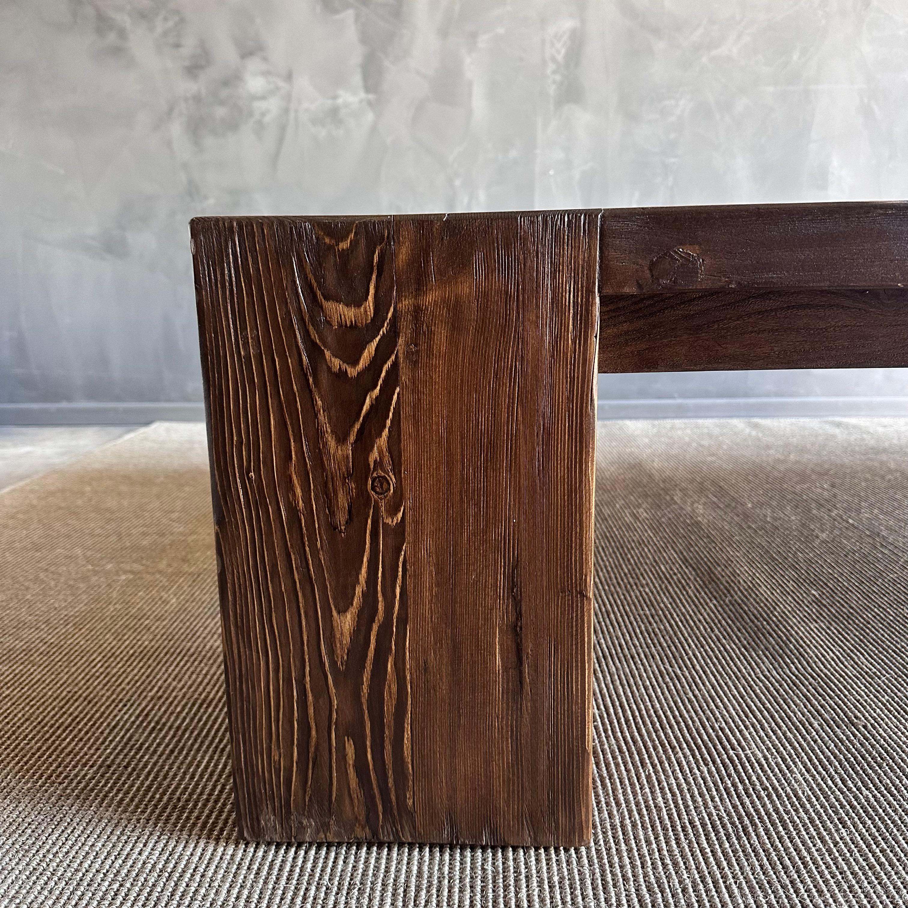 Tavolino da caffè Beam XL in legno di olmo recuperato e tinto noce in vendita 1