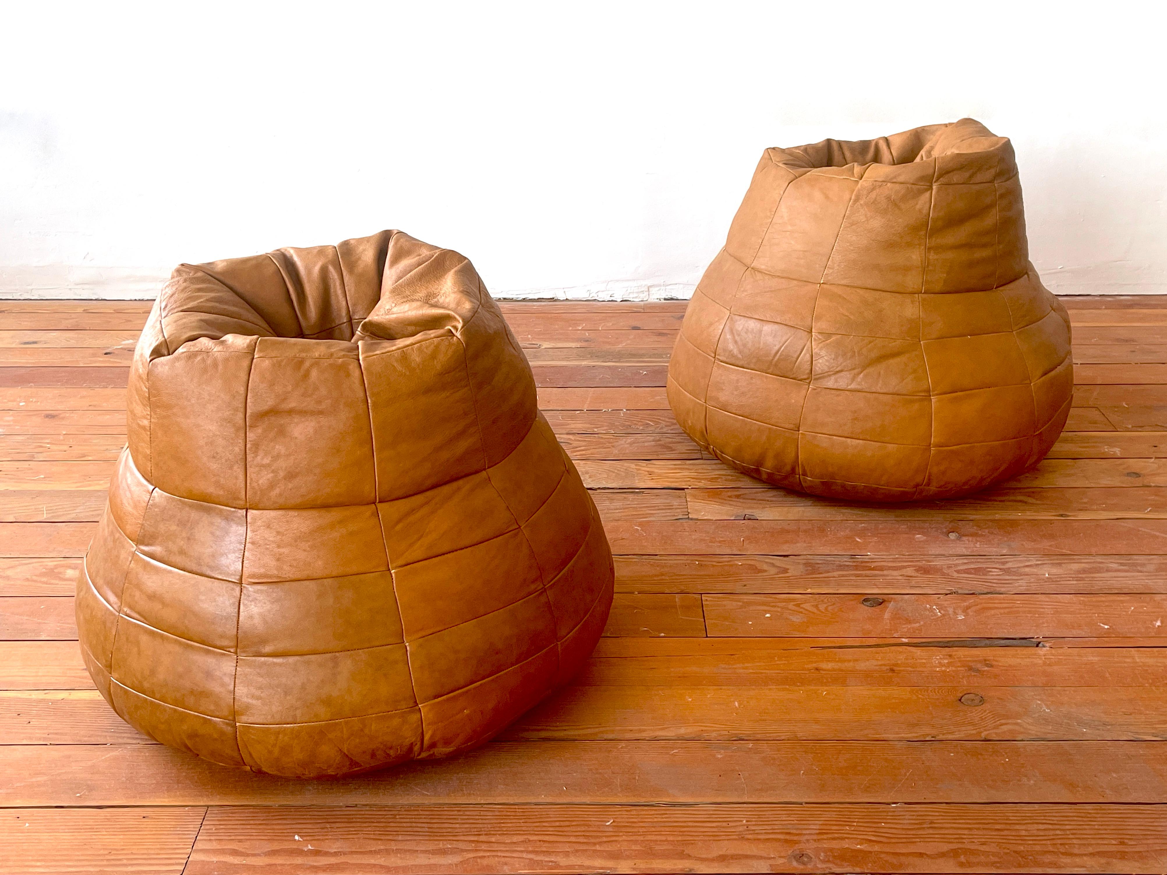 Bean Bag Chairs In Good Condition In Beverly Hills, CA