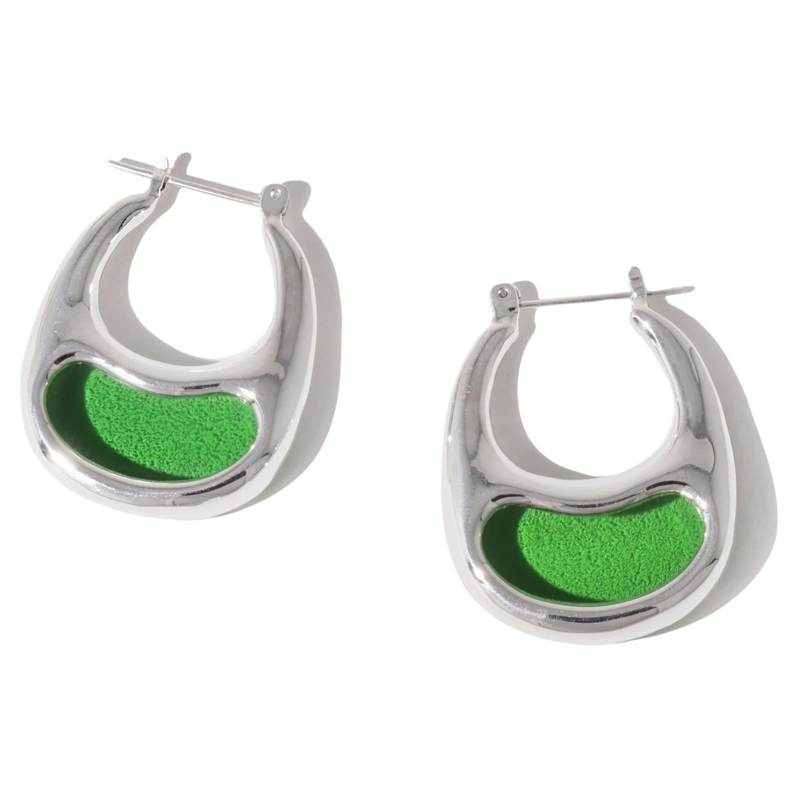 Orecchini Bean Hoop grandi in argento 925 e pietra verde foresta di CLED in vendita