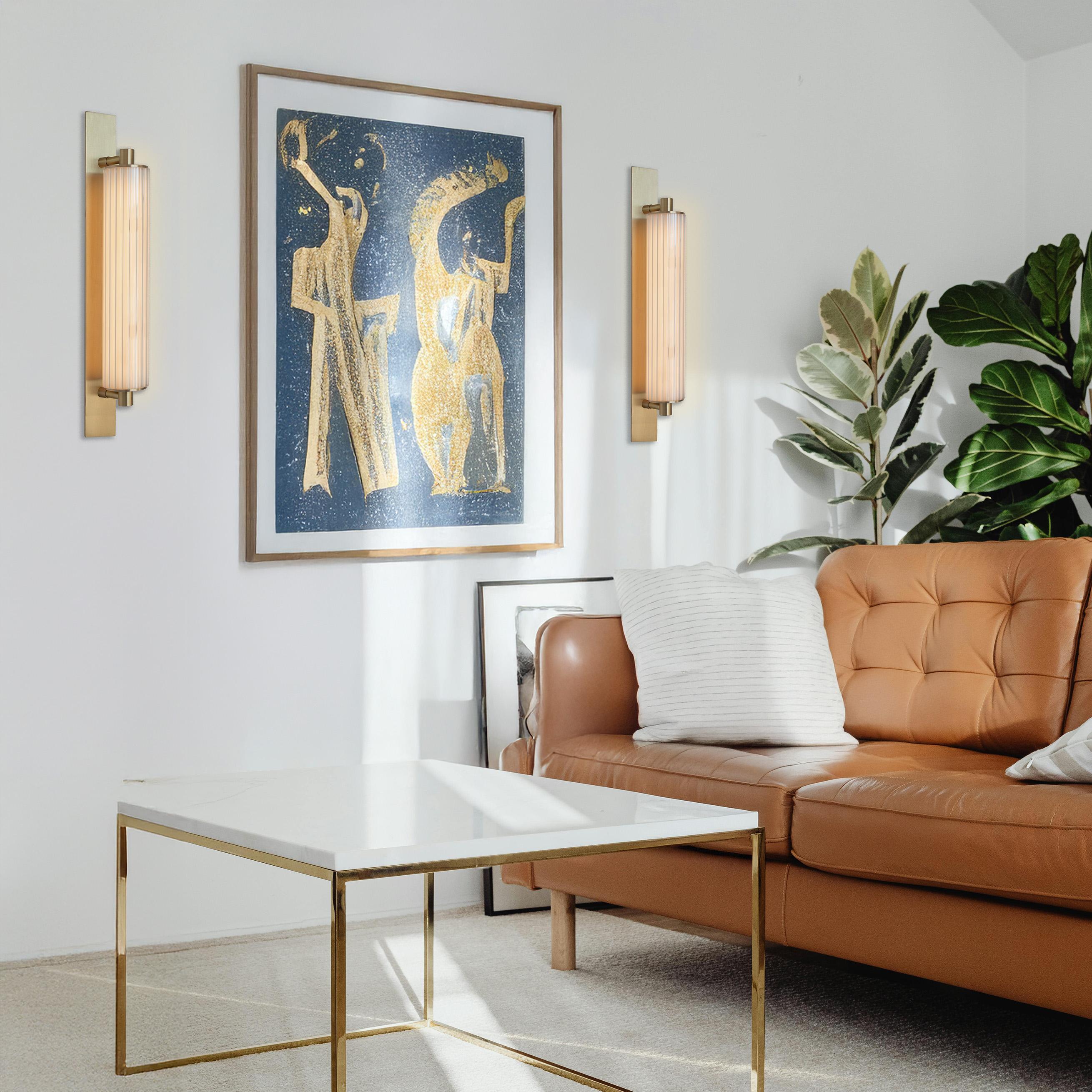 Fatto a mano BEAON S4 Wall Sconce  - Clear Scalloped Glass - Satin Brass in vendita