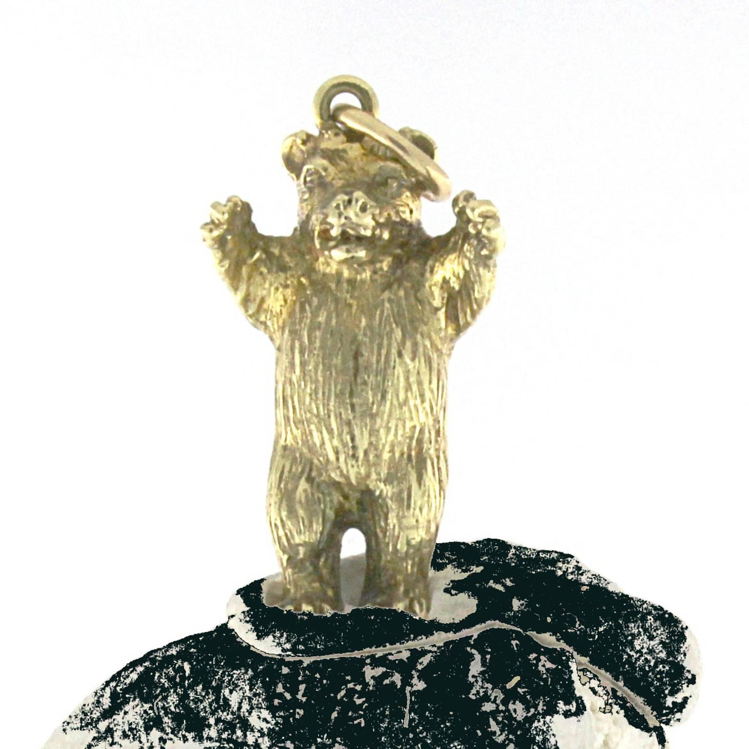 18 kt gold sculptured bear
total weight of gold GR 9.20
Stamp 750