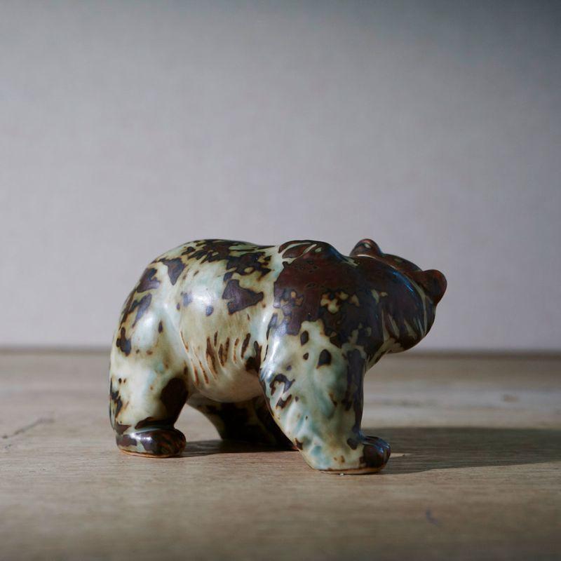 Milieu du XXe siècle Figure d'ours en céramique, conçue par Knud Kyhn en vente