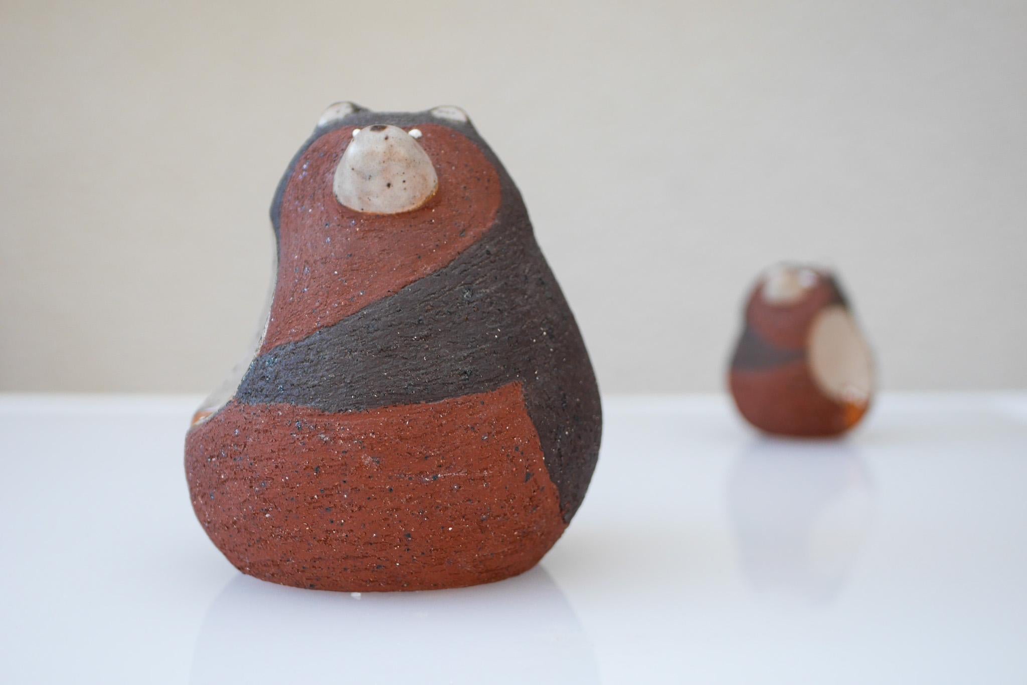Mid-Century moderno Figurina di orso in ceramica di Thomas Hellström per Nittsjö, Svezia in vendita