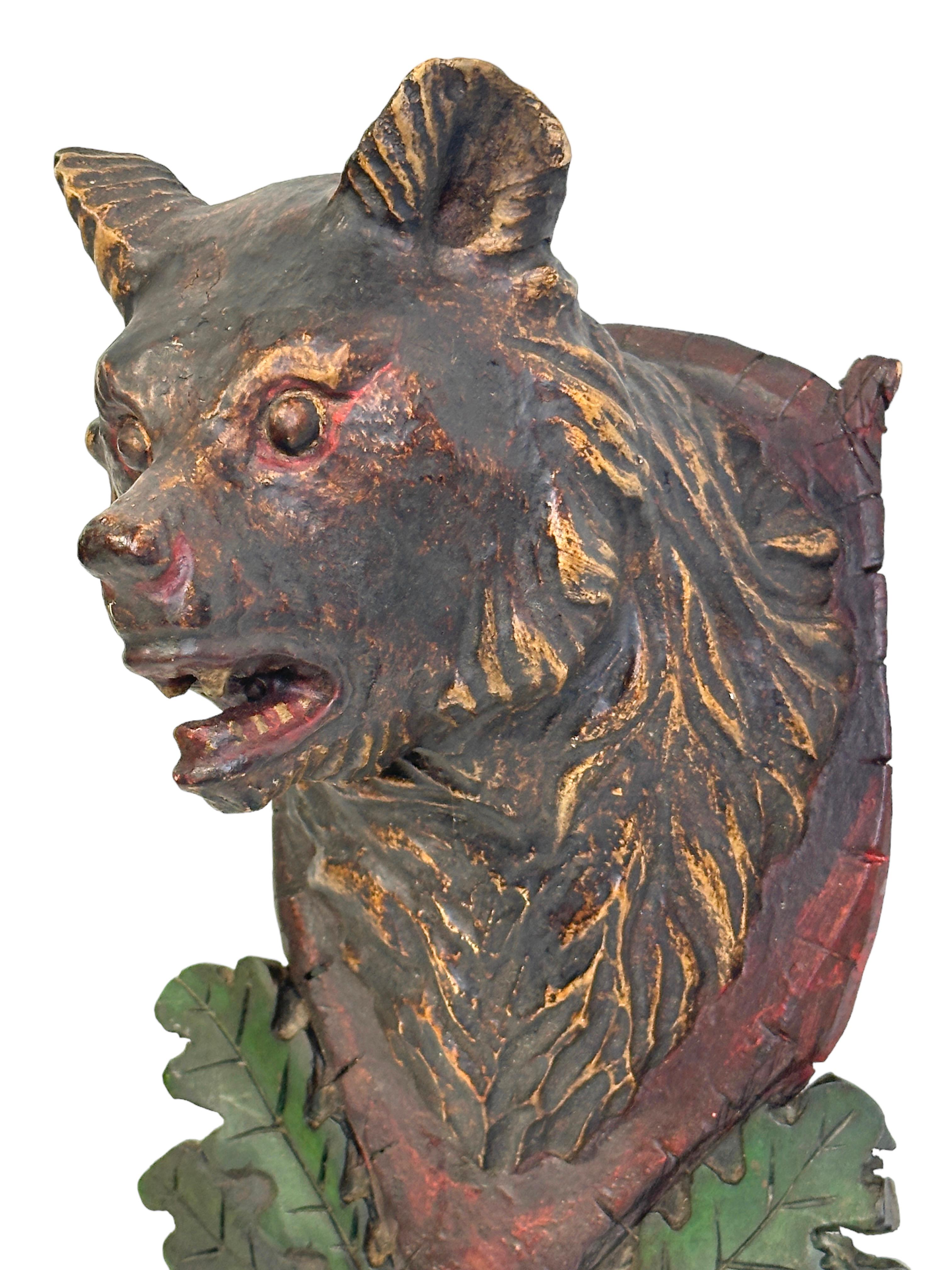 Bear Head Black Forest Hand Carved Folk Art Wooden Trophy, 19th Century In Good Condition For Sale In Nuernberg, DE