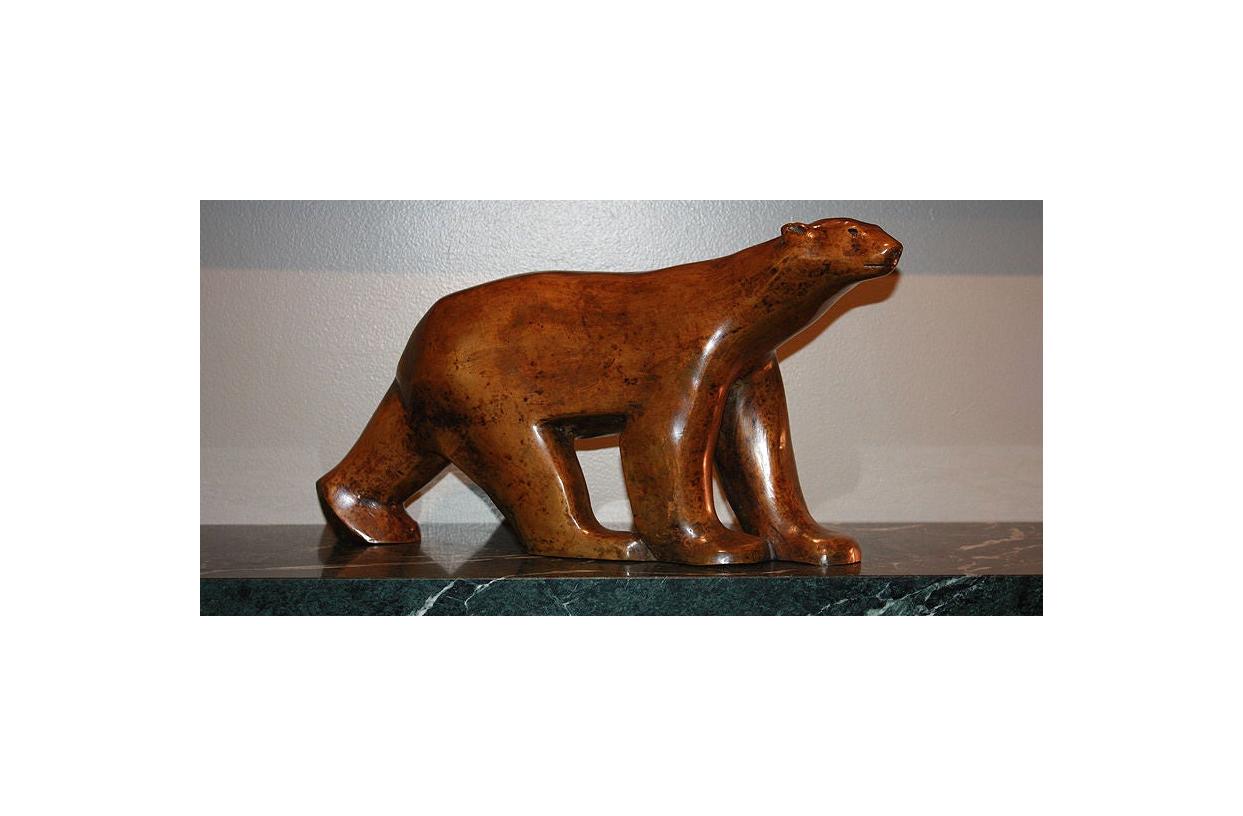 Bear in Bronze 1955/1960, brown patina.
This sculpture comes from a French family who bought it in Paris towards the end of 1950.
It does not wear any signature, mark, or stamp of any sort.
Beautiful patina.