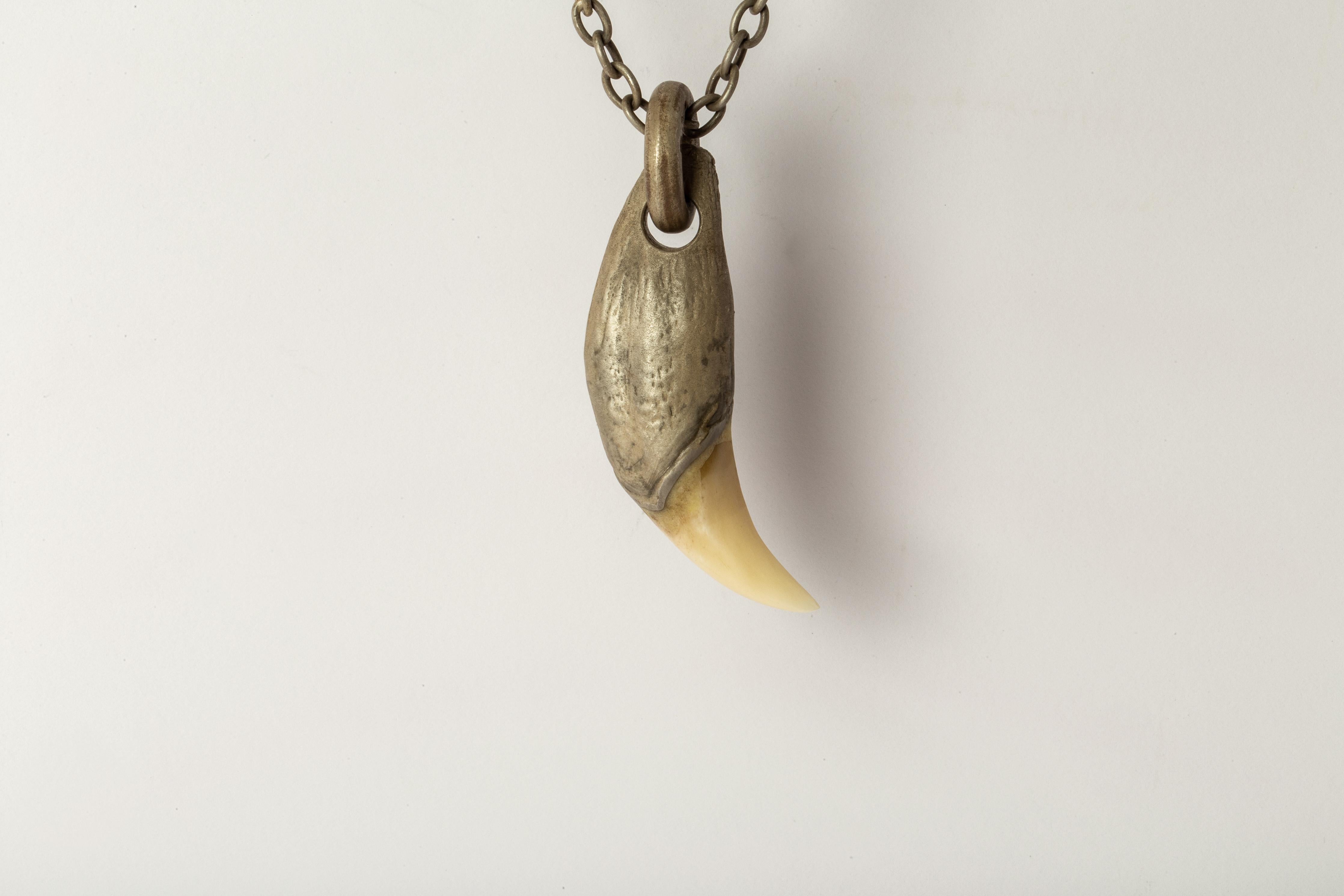Bear Tooth Necklace Ghost Hybrid (Large, DA+B) In New Condition For Sale In PARIS, FR
