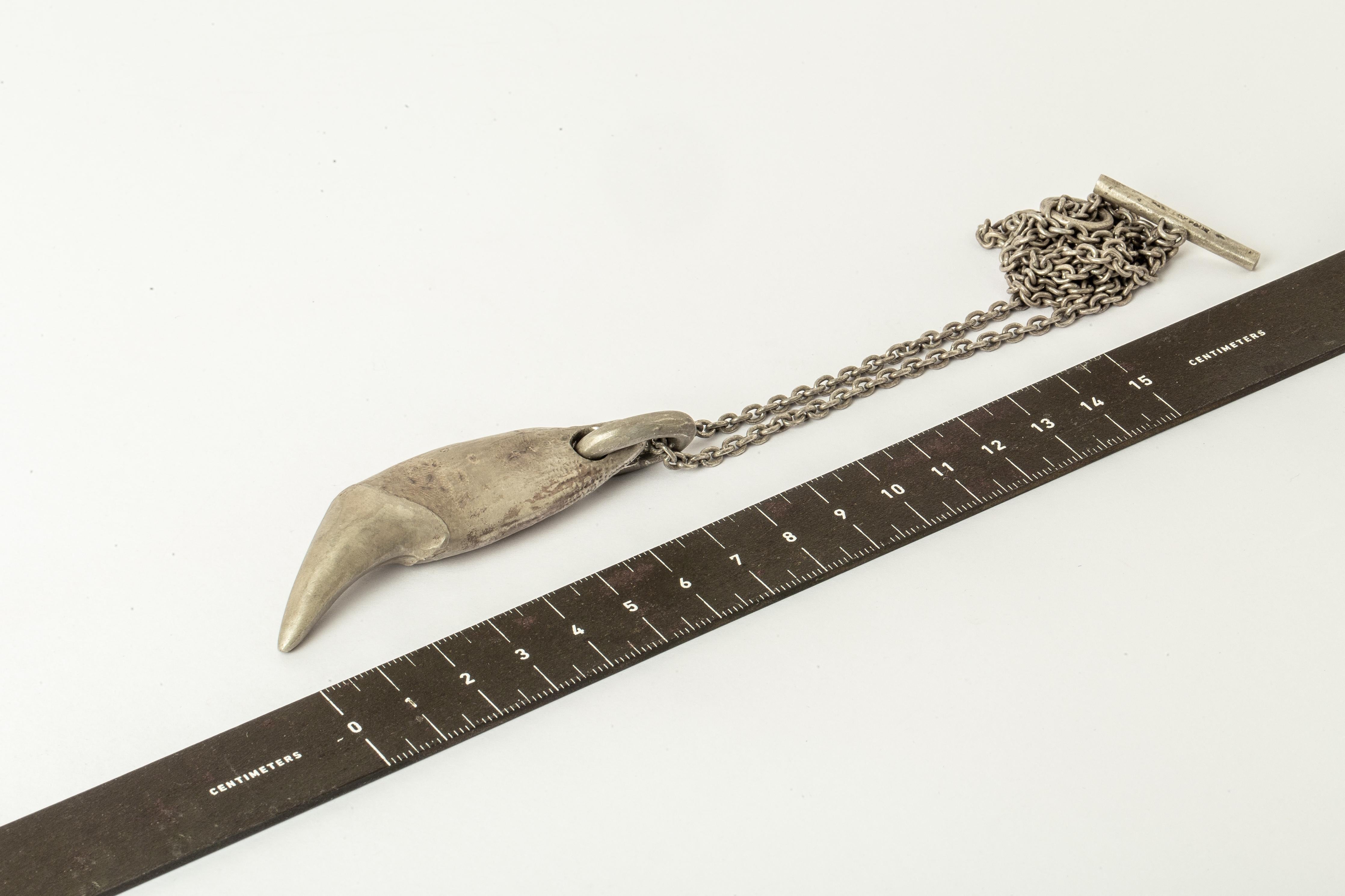 Bear Tooth Necklace Ghost (Medium, DA) For Sale 2