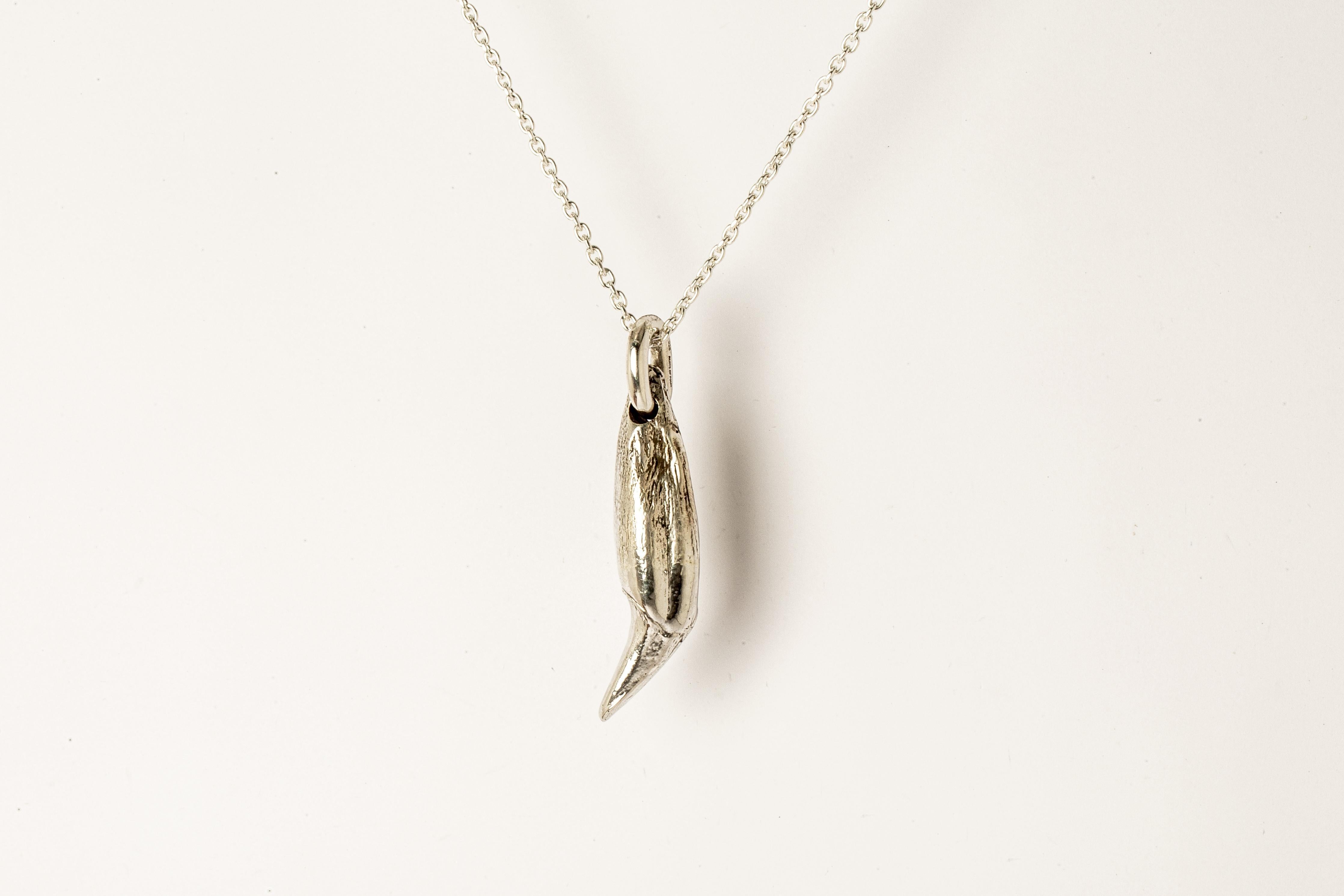 Bear Tooth Necklace Ghost (Medium, PA) In New Condition For Sale In Hong Kong, Hong Kong Island