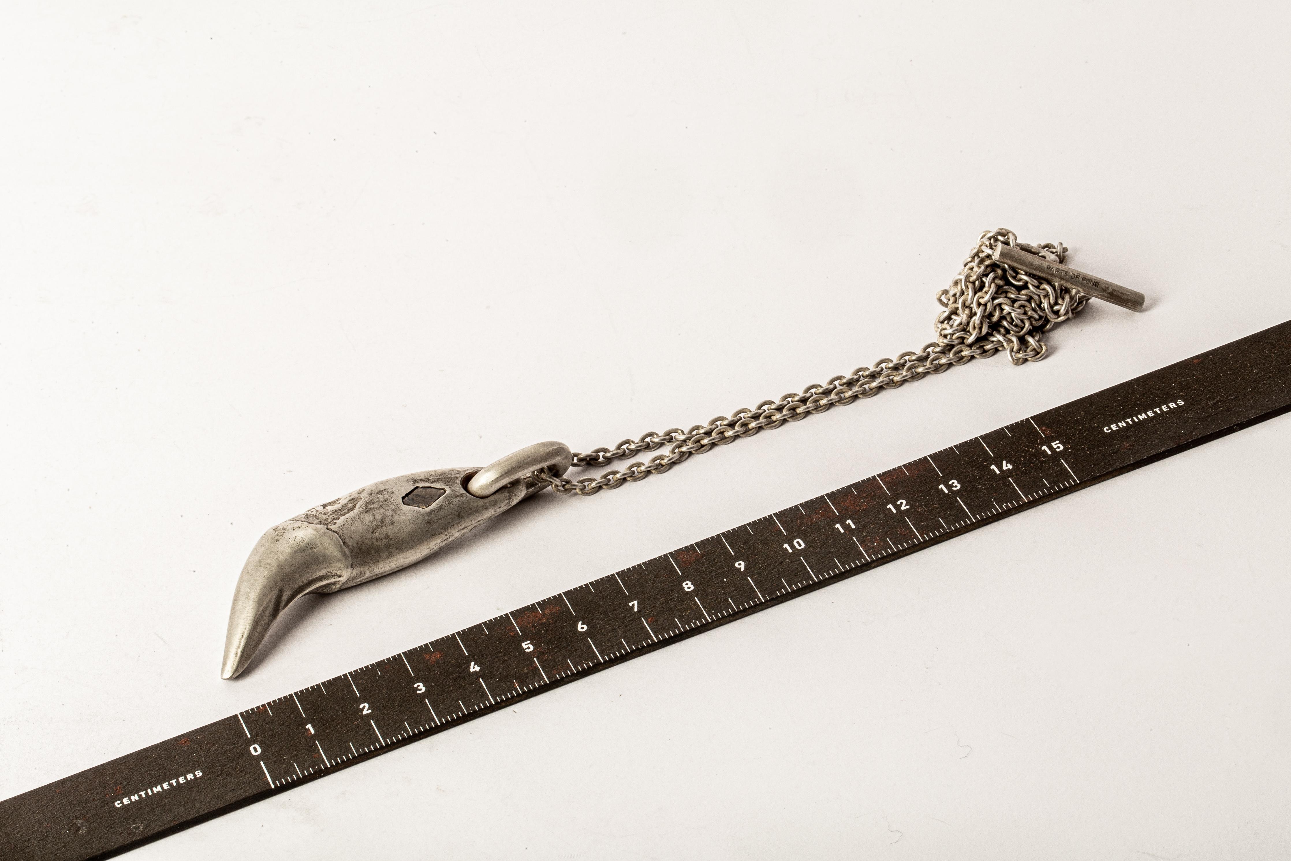 Bear Tooth Necklace Ghost (Small, 0.2 CT, Diamond Slab, DA+DIA) For Sale 1