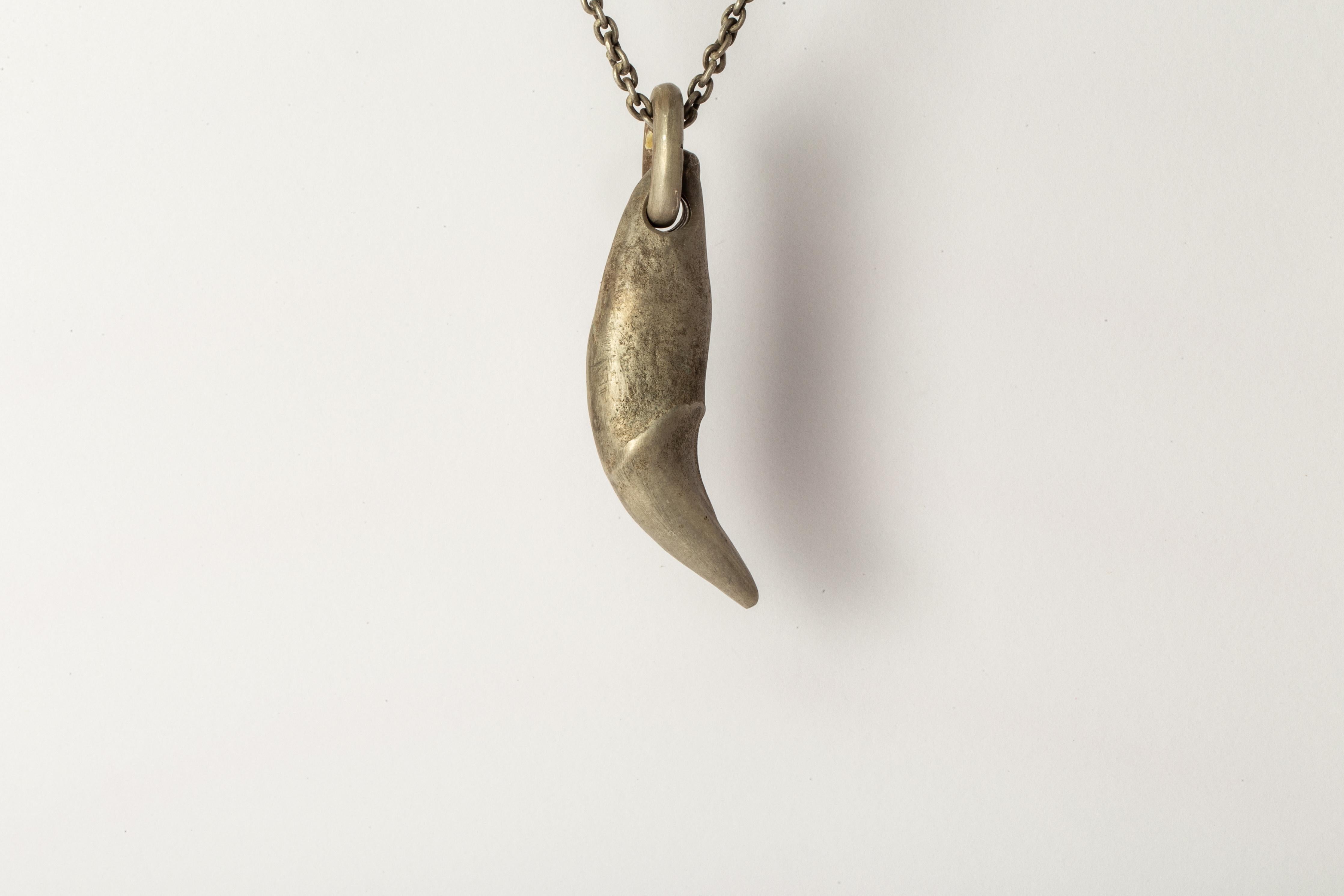 Bear Tooth Necklace Ghost (Small, DA) In New Condition For Sale In Hong Kong, Hong Kong Island