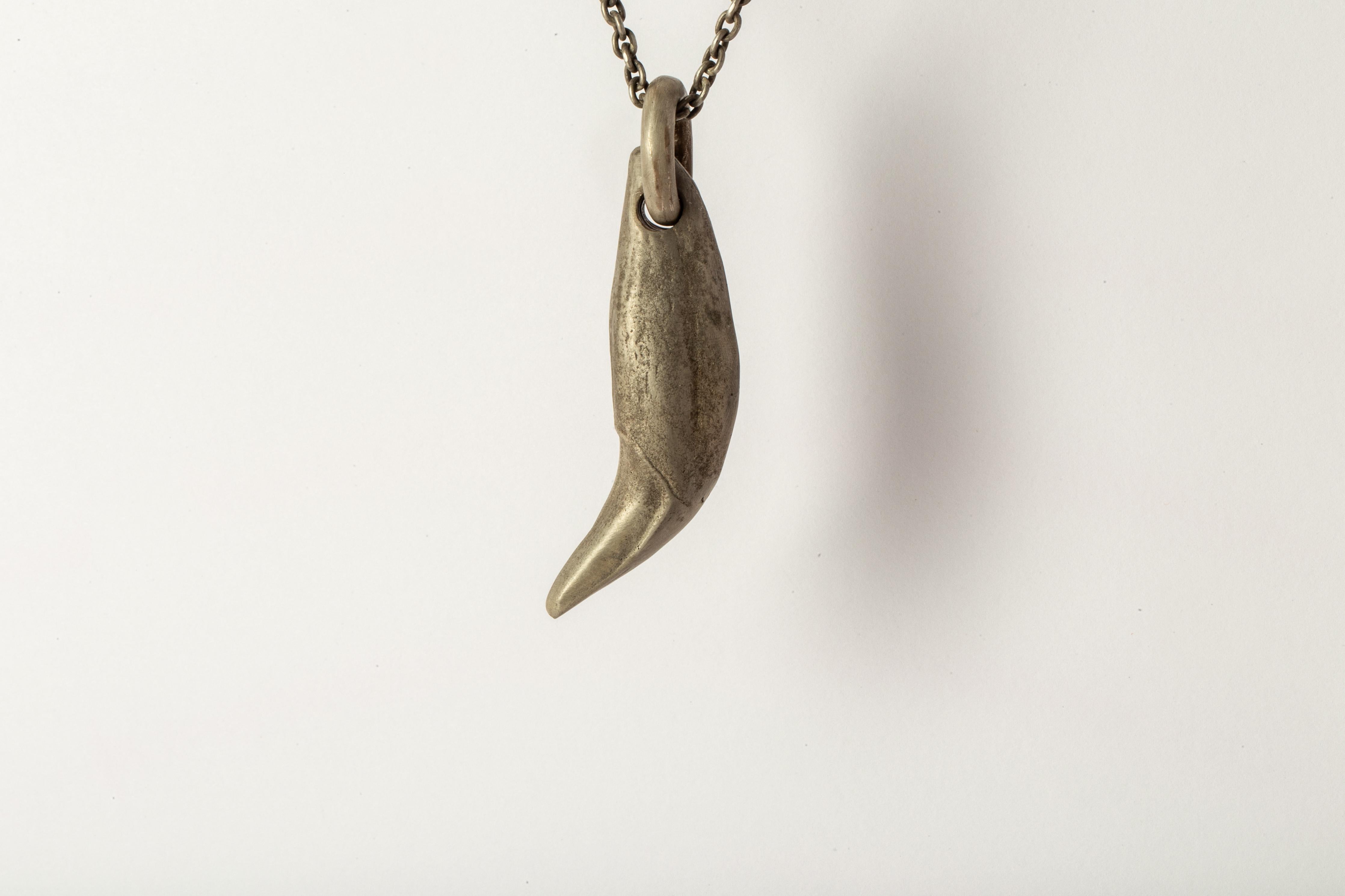 Bear Tooth Necklace Ghost (Small, DA) For Sale 1
