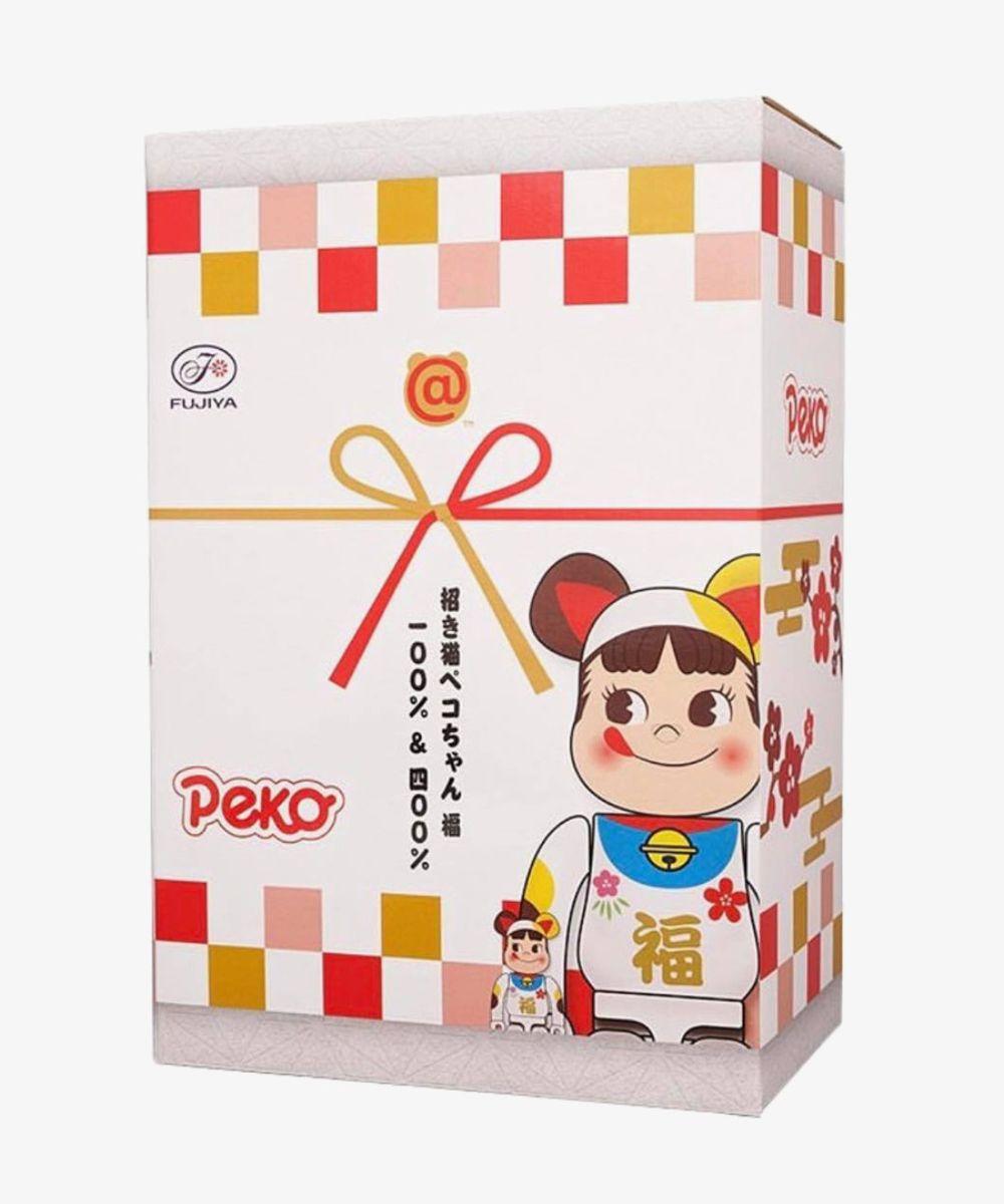 100%/400 % tissu d'ours Maneki Neko Peko-Chan Fuku - Sculpture de Bearbrick