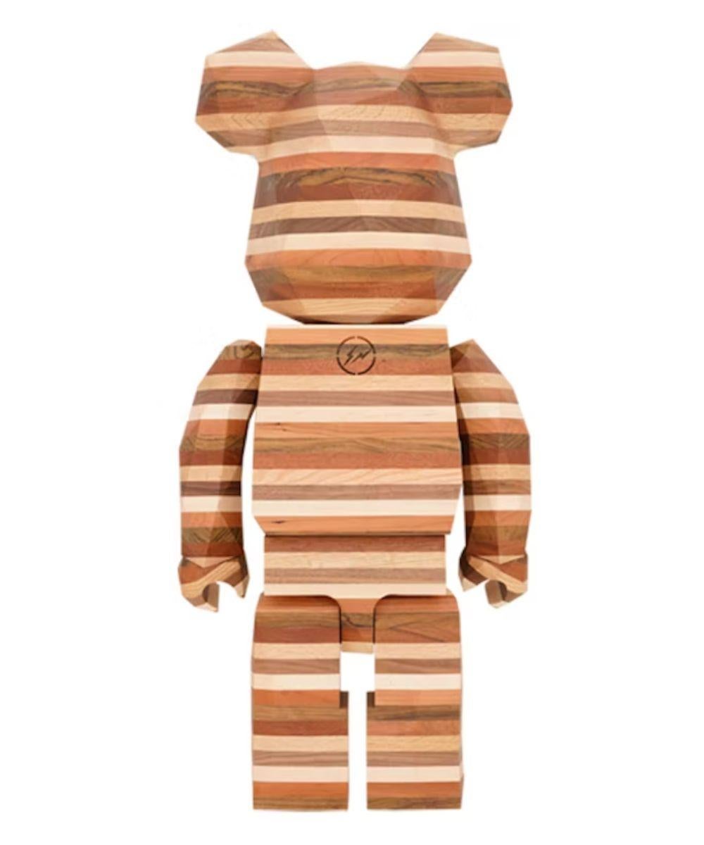 Karimoku Fragment Holzpolygon Horizont mit 1000 % Gewebe (Streetart), Sculpture, von Bearbrick