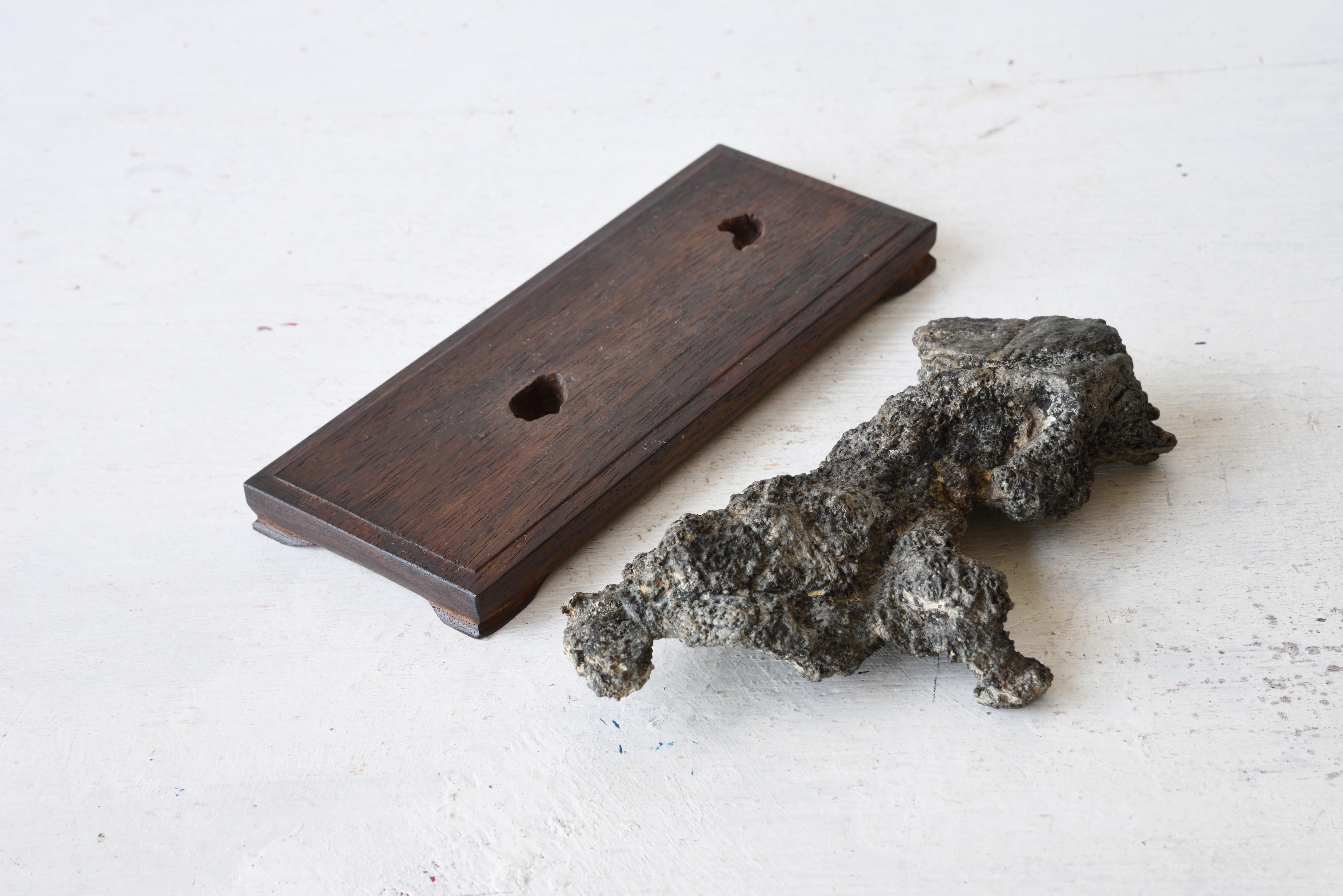 Abstrakter japanischer bildender suiseki-Forscherstein aus Beast (Stein) im Angebot