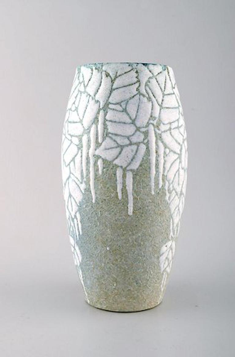 Beata Mårtensson for Gustafsberg. Beautiful unique art nouveau vase. Dated 1909.
White frozen leaves on green blue background.
It is rare to find work by Beata Mårtensson.
Signed and dated.
In very good condition.
Measures: 21.5 x 11.5 cm.
