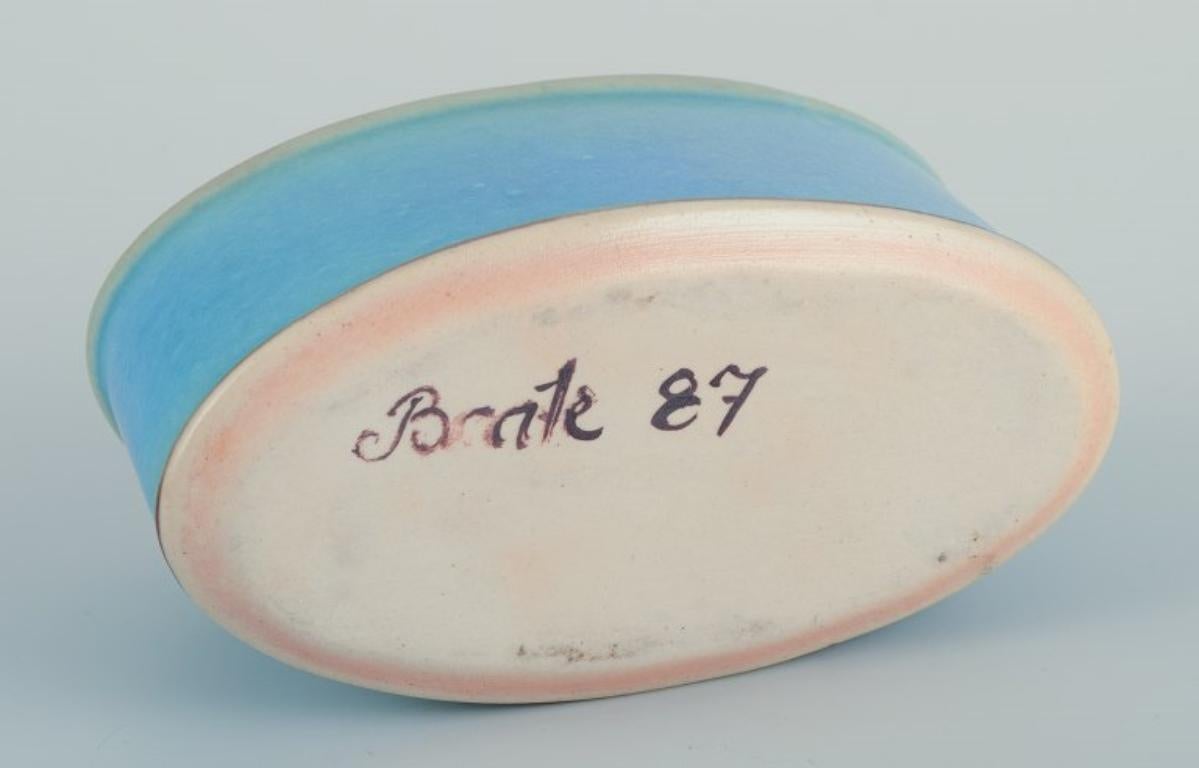 Beate Andersen, ceramista danesa. Tarro con tapa de cerámica esmaltada. Esmalte turquesa. finales del siglo XX en venta