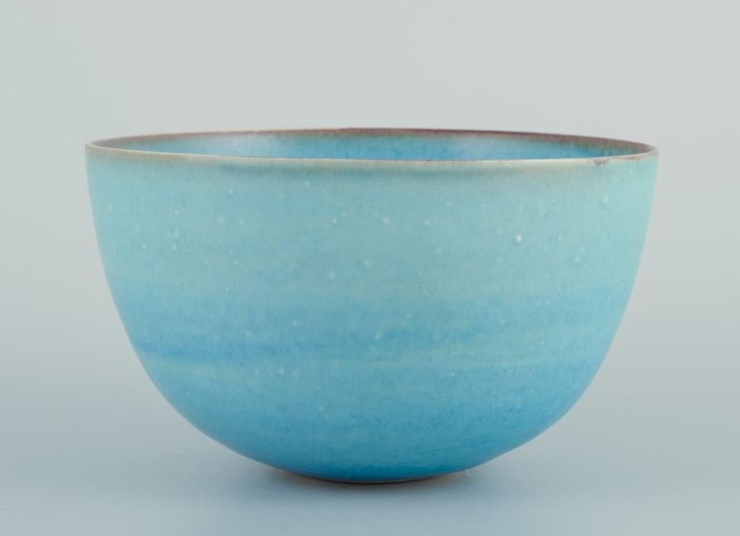 Glazed Beate Andersen, Danish ceramist. Unique bowl in glazed ceramic. Turquoise glaze.