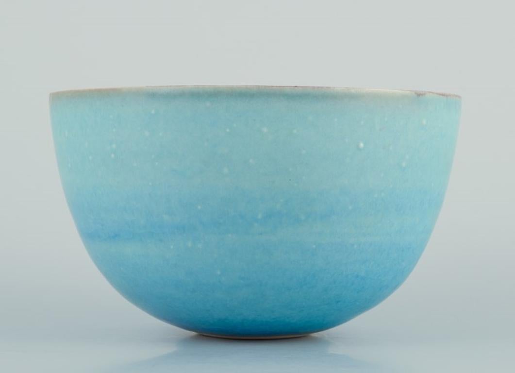 Beate Andersen, Danish ceramist. Unique bowl in glazed ceramic. Turquoise glaze. In Excellent Condition In København, Copenhagen