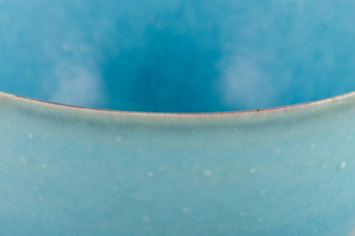 Ceramic Beate Andersen, Danish ceramist. Unique bowl in glazed ceramic. Turquoise glaze.