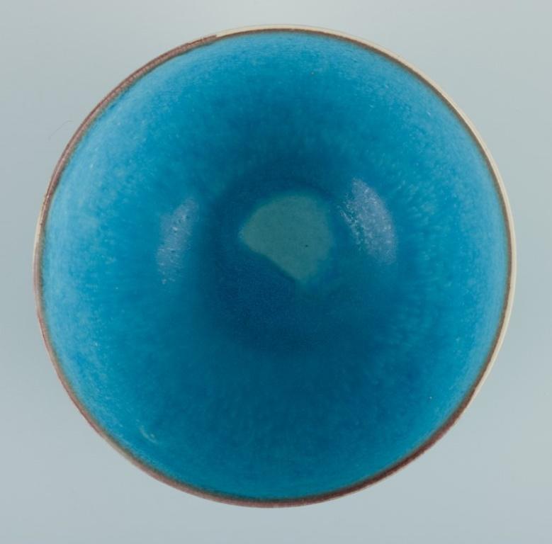 Beate Andersen, Danish ceramist. Unique bowl in glazed ceramic. Turquoise glaze. 1