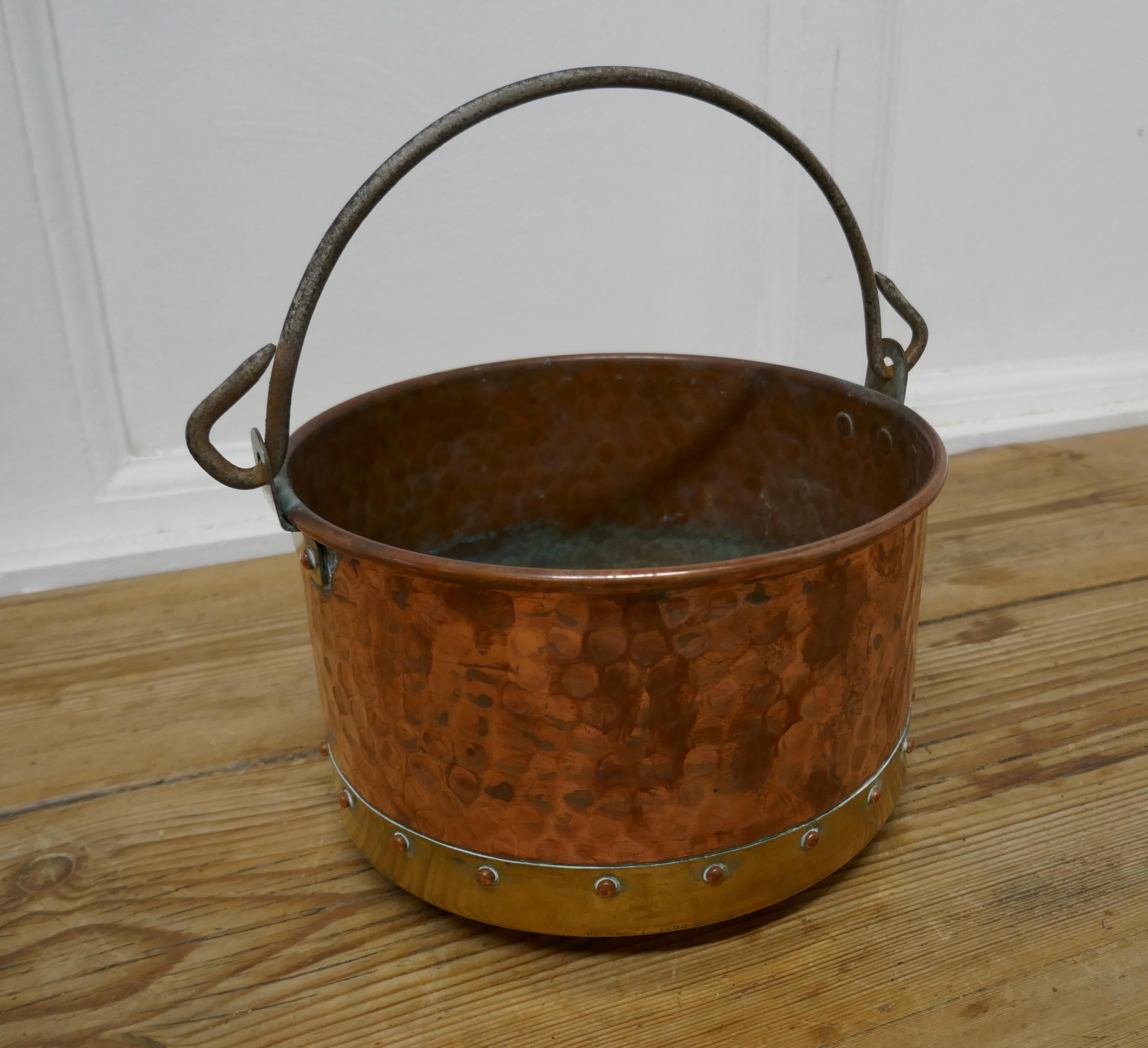 Beaten Copper and Brass Bucket Planter In Good Condition In Chillerton, Isle of Wight