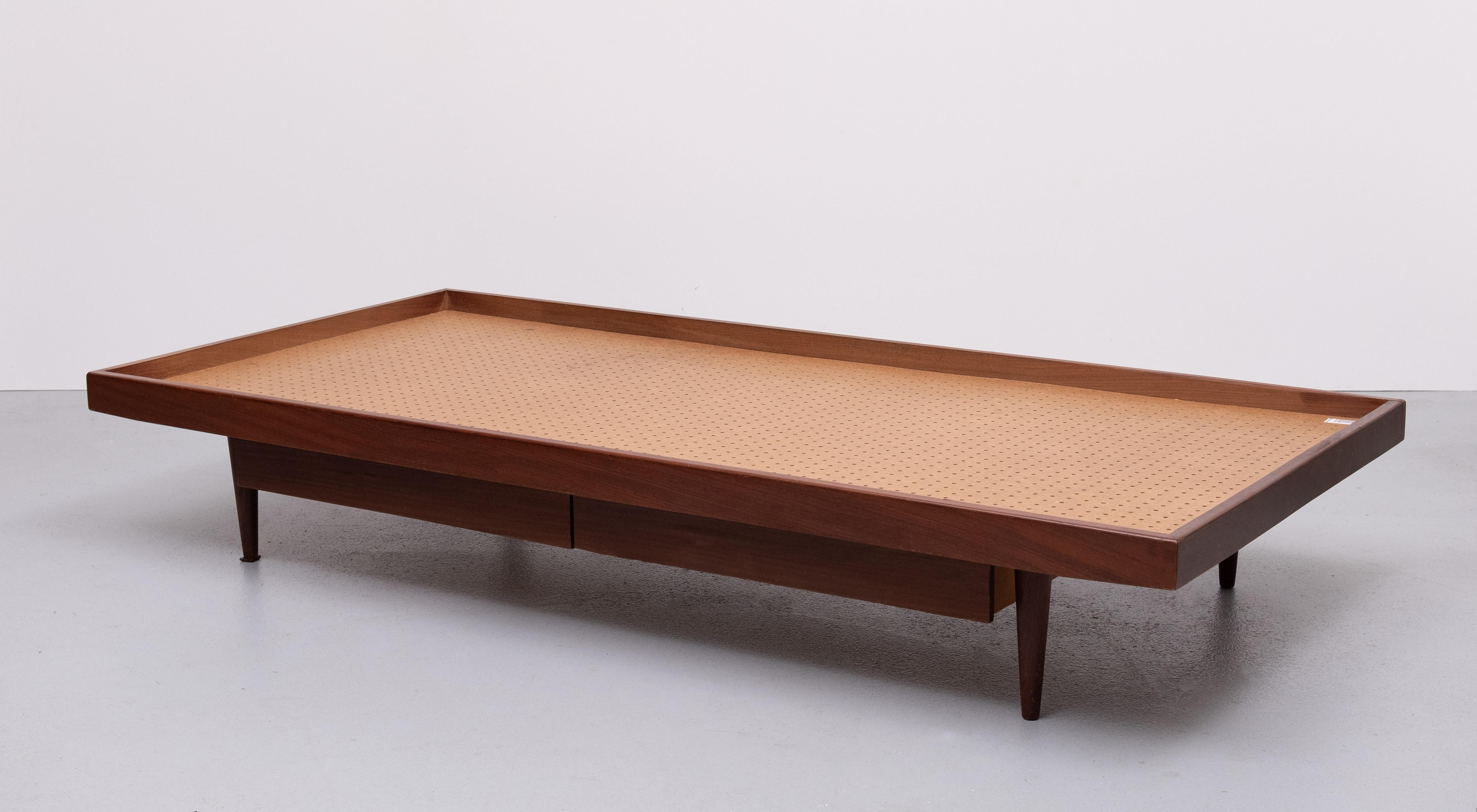Precioso sofá-cama de teca 