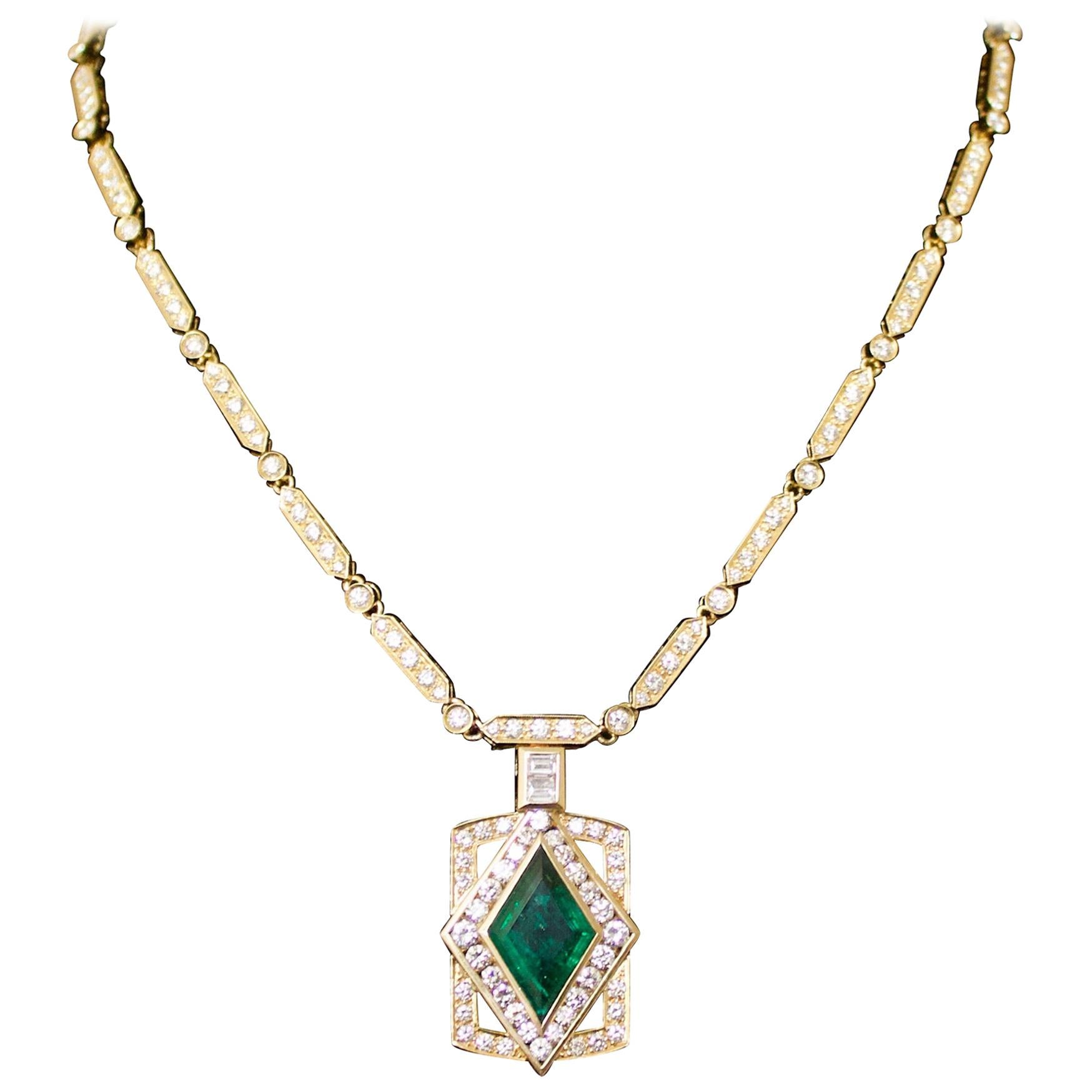 Beathtaking Emerald and Diamond Necklace in 18K 3.75 Diamond Shaped Emerald