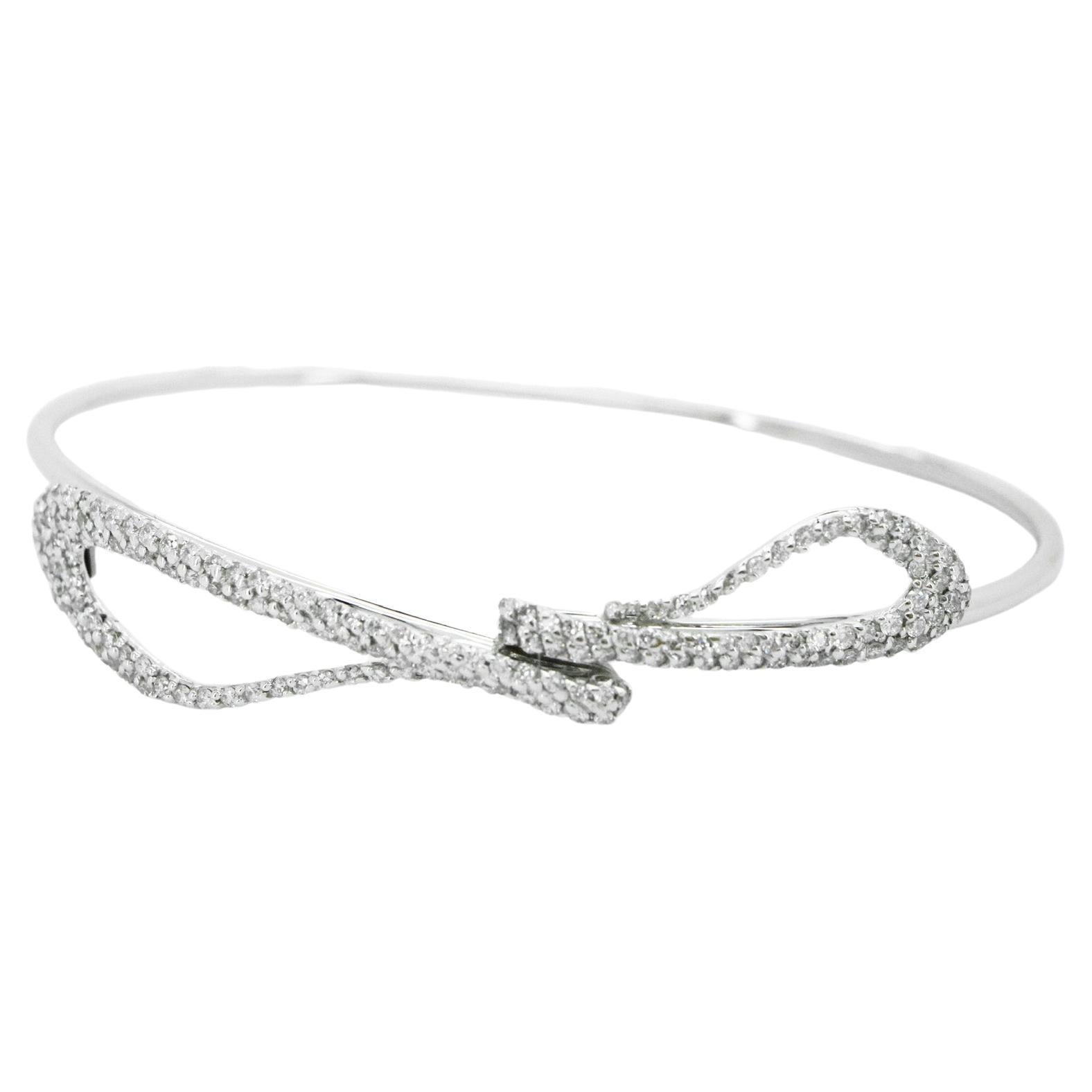 Taille ronde Beatrice Barzaghi Bracelet manchette délicat éthéré en or blanc pavé de diamants en vente
