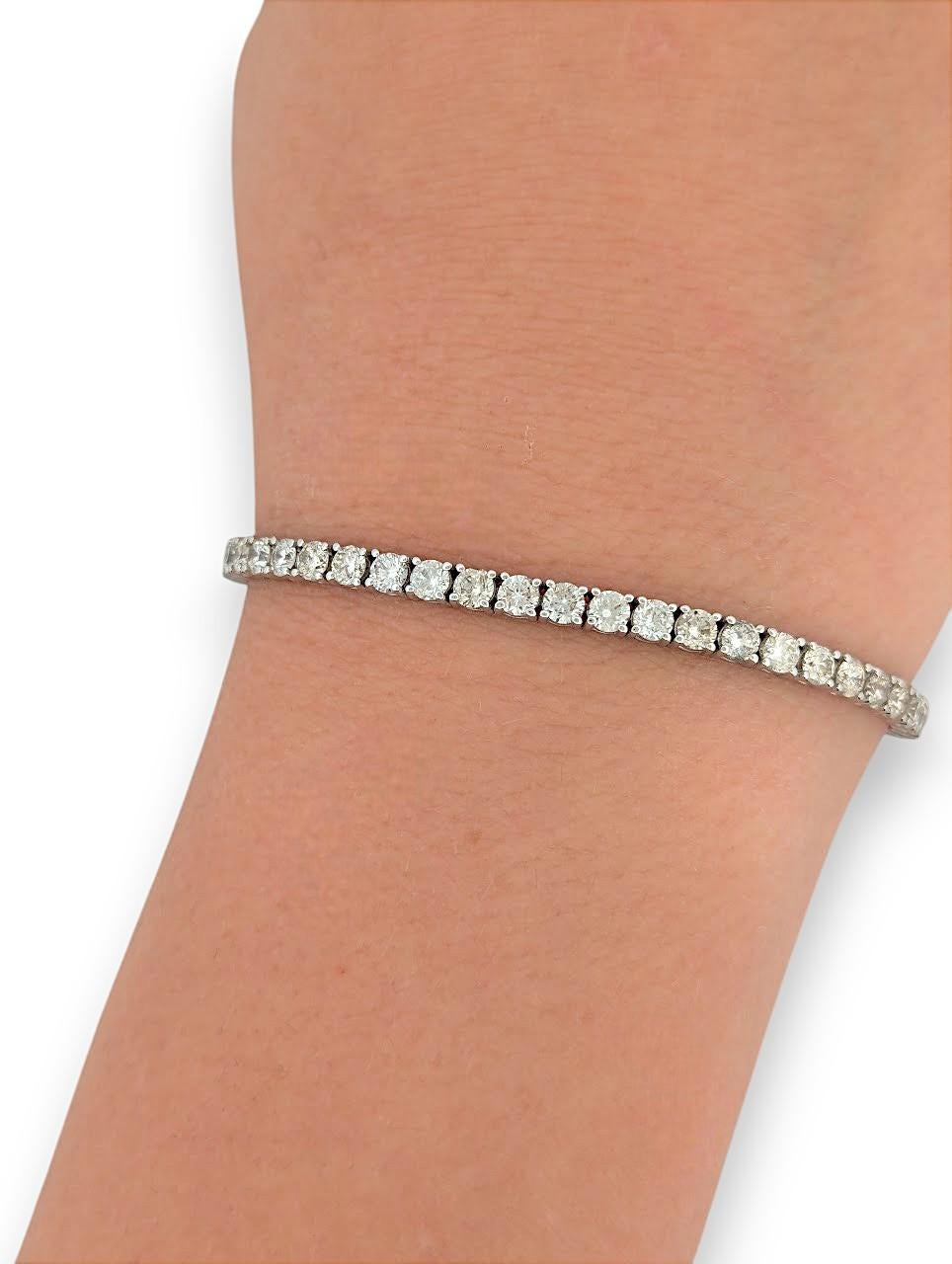 Artigiano Bracciale tennis con diamanti Beatrice  Oro bianco 14K  Diamante rotondo Nature da 5,0ctw in vendita