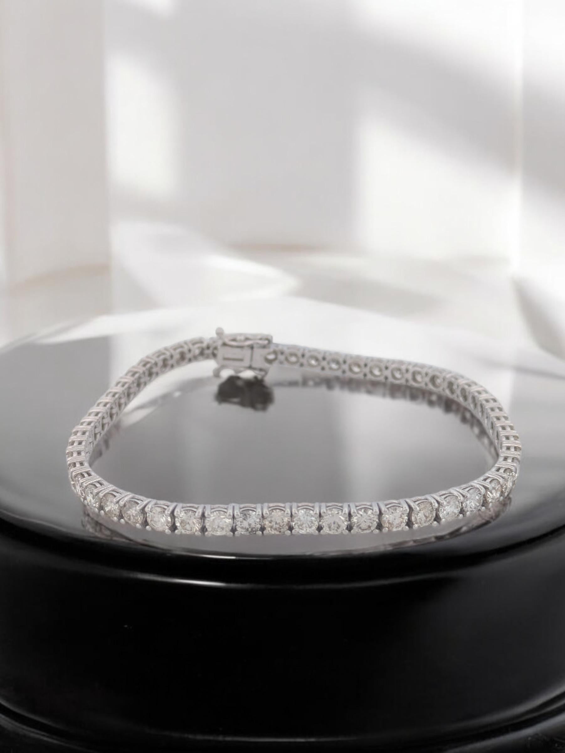 Bracciale tennis con diamanti Beatrice  Oro bianco 14K  Diamante rotondo Nature da 5,0ctw in vendita 1