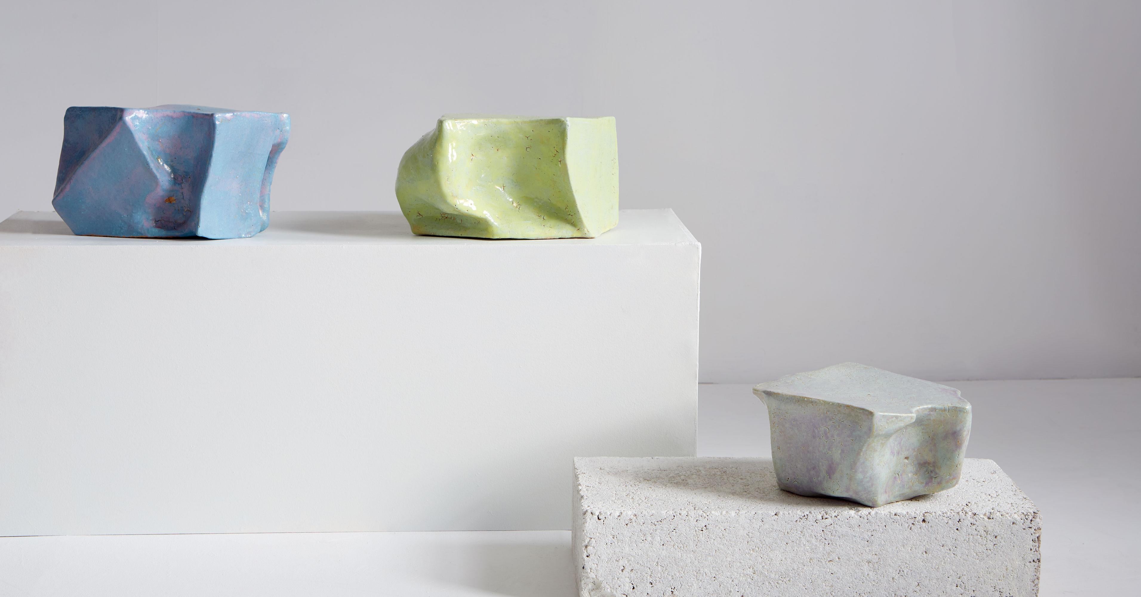 Shapeshifter X - Scultura moderna minimalista astratta in ceramica blu 1