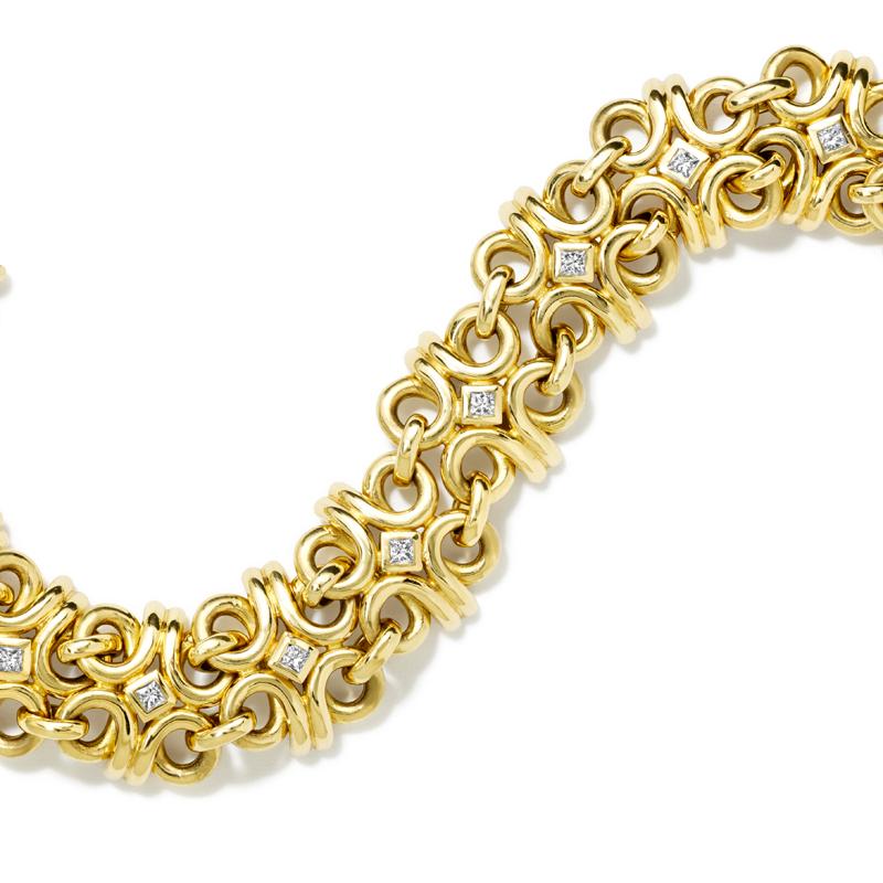 Beatrice Gold and Diamond Bracelet In New Condition For Sale In London, GB