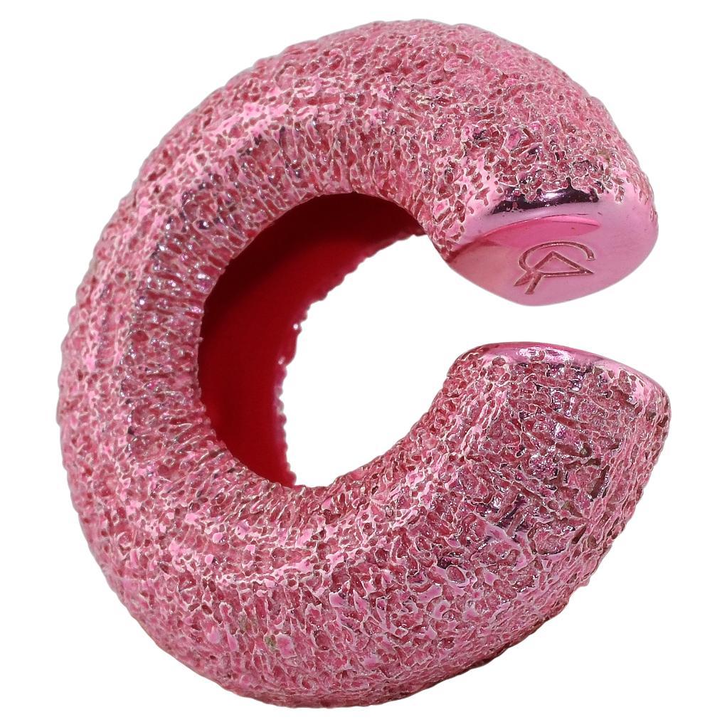 Beatrice Mini texturierte Ohrmanschette Rosa von Cocoerow Fine Jewelry im Angebot