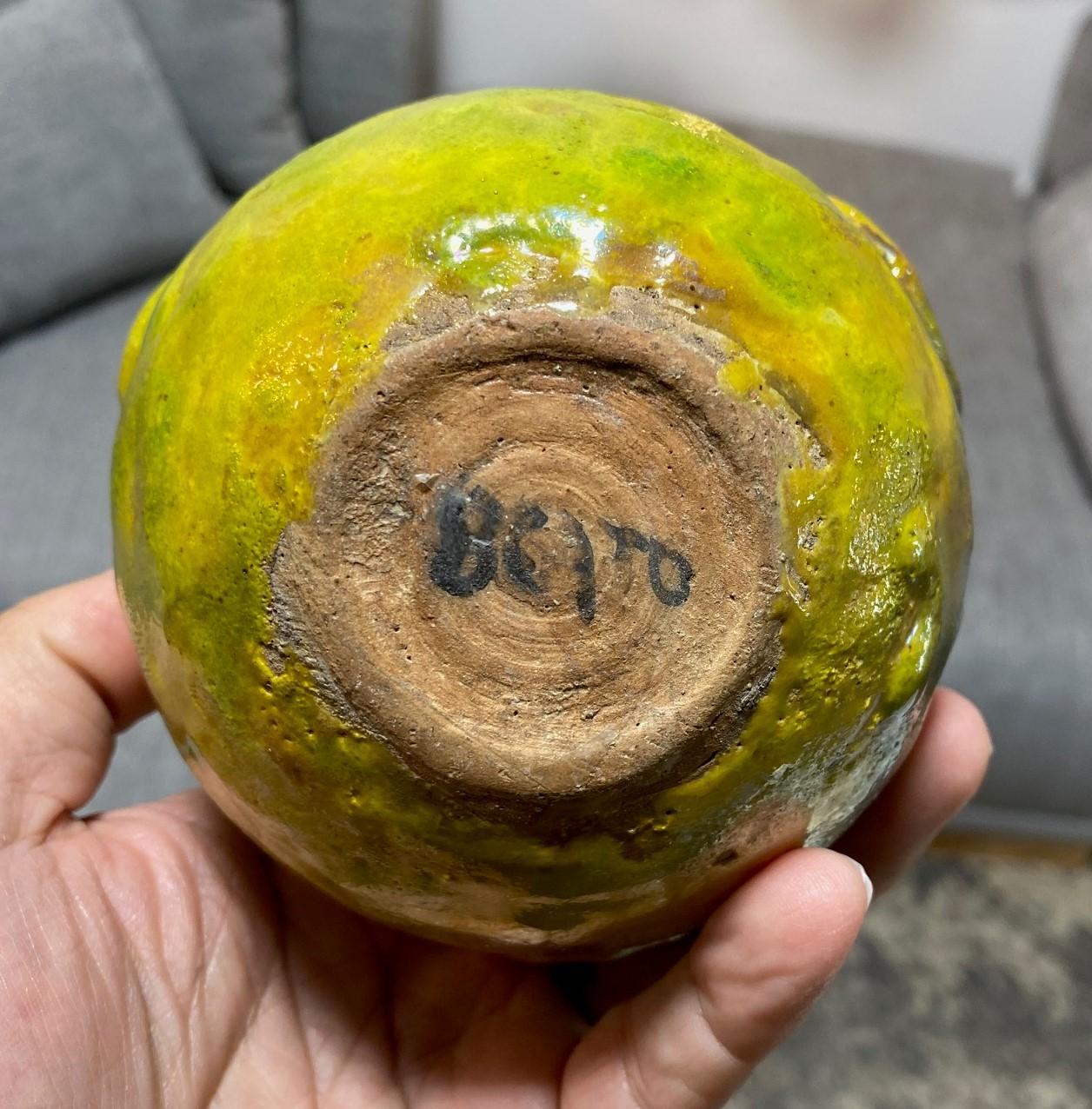 Beatrice Wood Jarrón con Cara Firmado Esmalte Iridiscente California Studio Pottery en venta 9