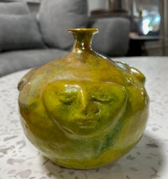 Vase à visage en céramique California Studio avec glaçure irisée signé Beatrice Wood