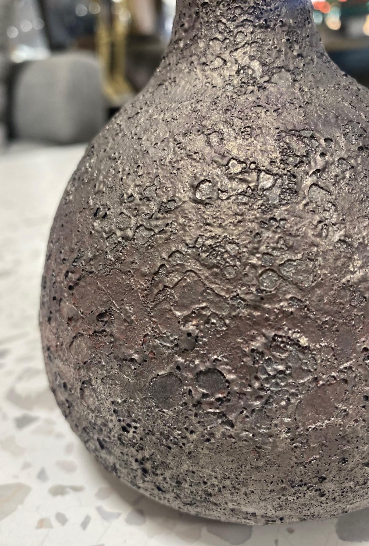 Beatrice Wood signiert Mid-Century California Pottery dunklen Lava Krater Glasur Vase im Zustand „Gut“ im Angebot in Studio City, CA