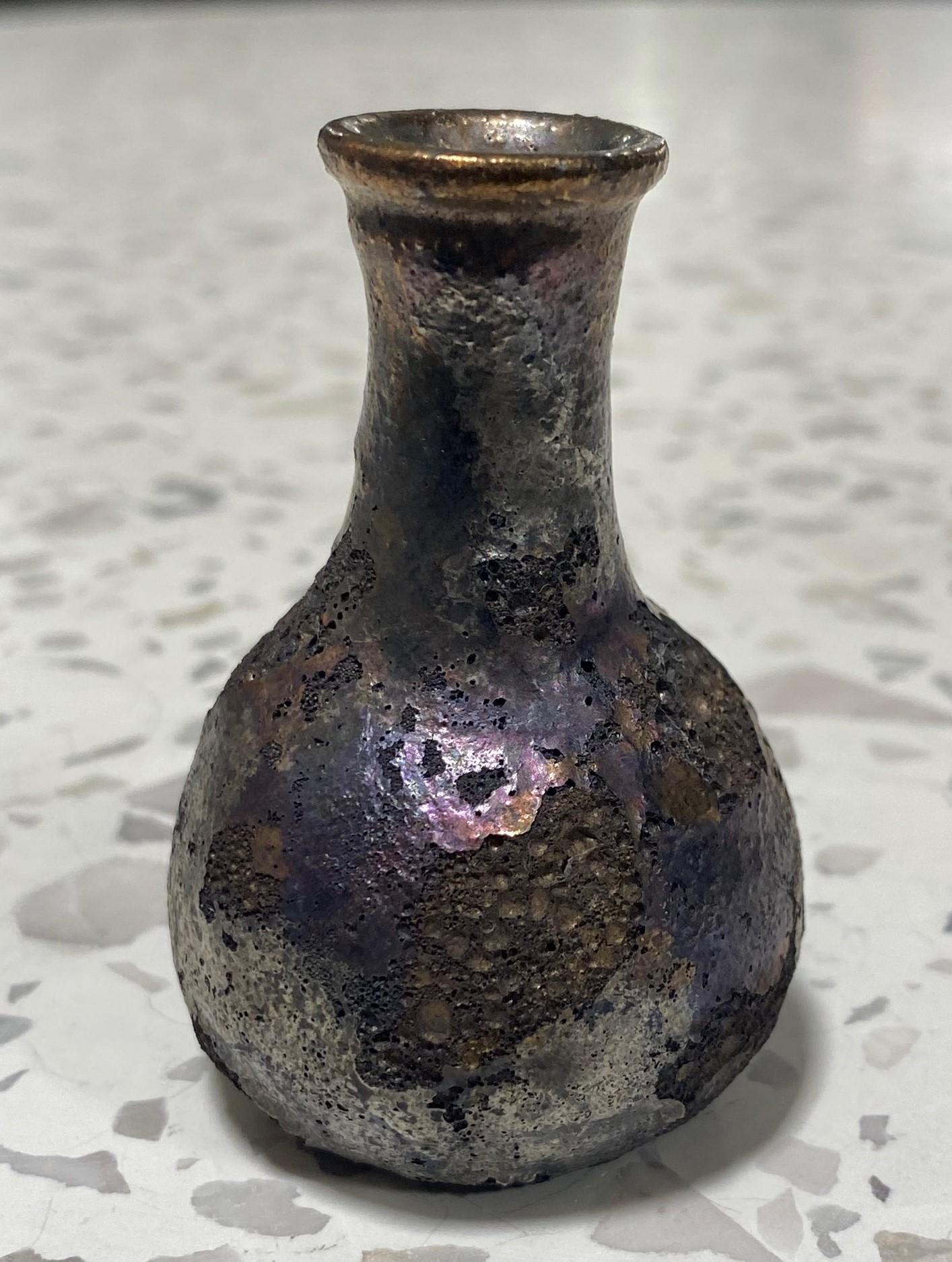 Beatrice Wood Jarrón firmado de mediados de siglo de California Pottery con esmalte brillante de lava oscura Glaseado en venta