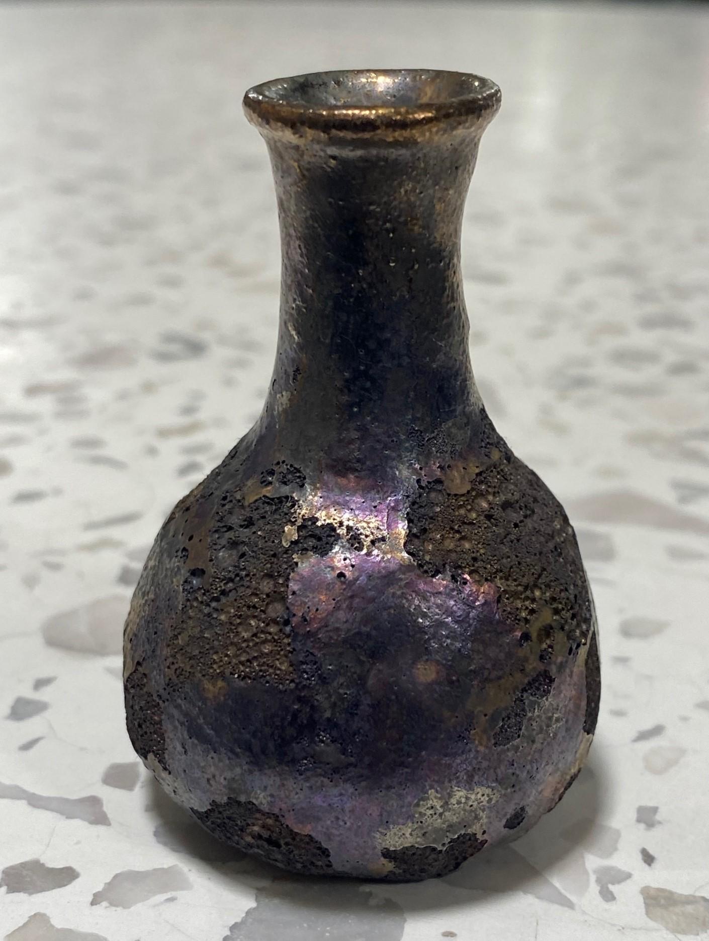Beatrice Wood Jarrón firmado de mediados de siglo de California Pottery con esmalte brillante de lava oscura Loza de barro en venta