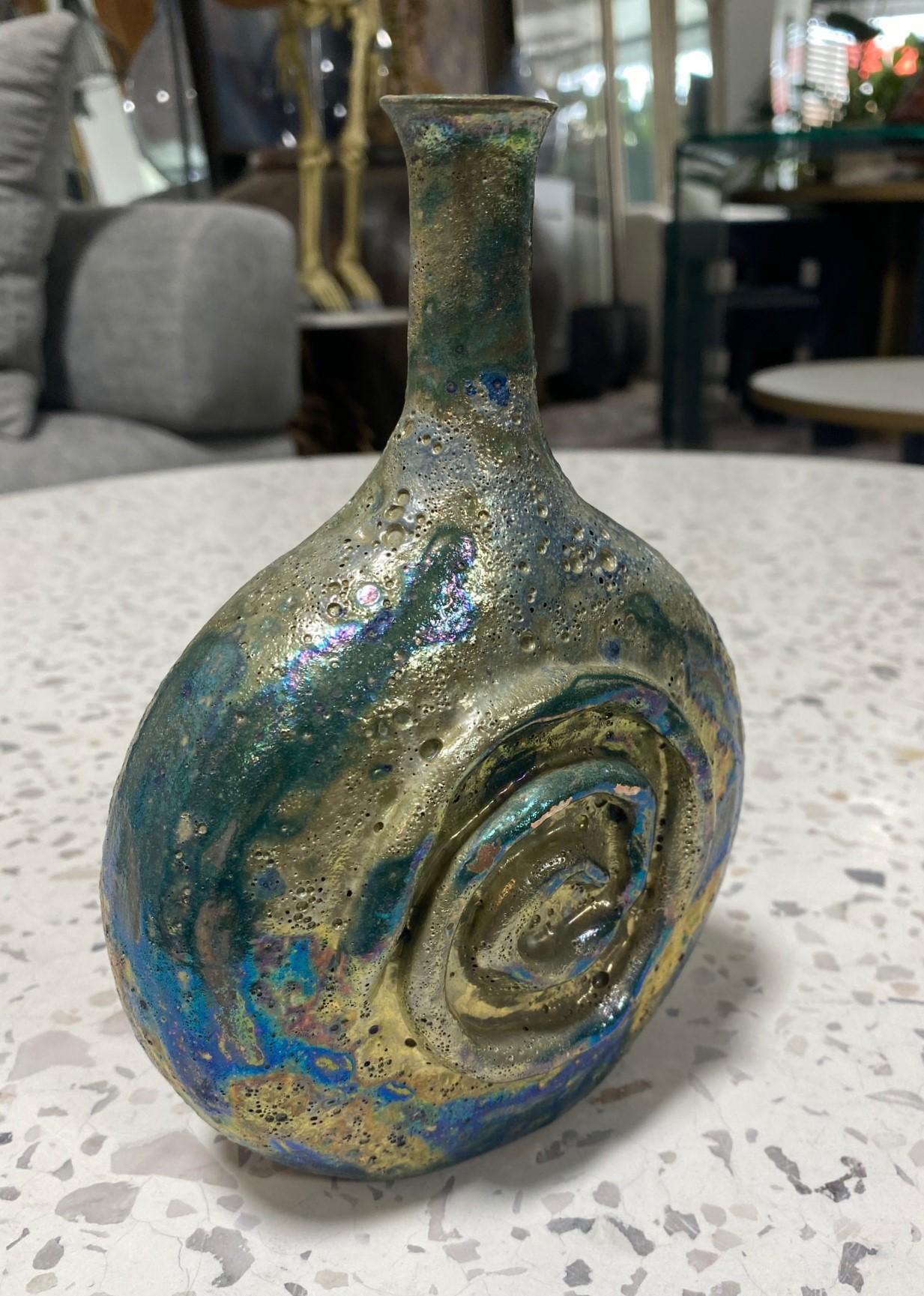 Beatrice Wood Jarrón firmado de mediados de siglo de California Pottery con esmalte cráter brillante en Bueno estado para la venta en Studio City, CA
