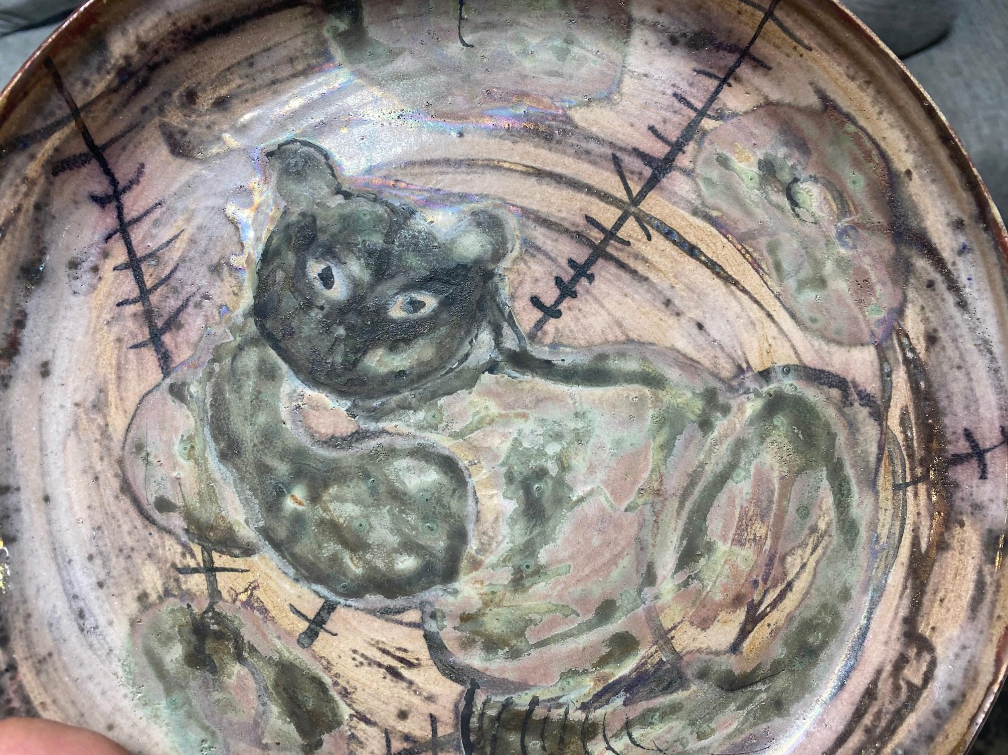 Beatrice Wood Signed Mid-Century California Studio Pottery Cat Charger Plate (assiette de présentation pour chat) en vente 11