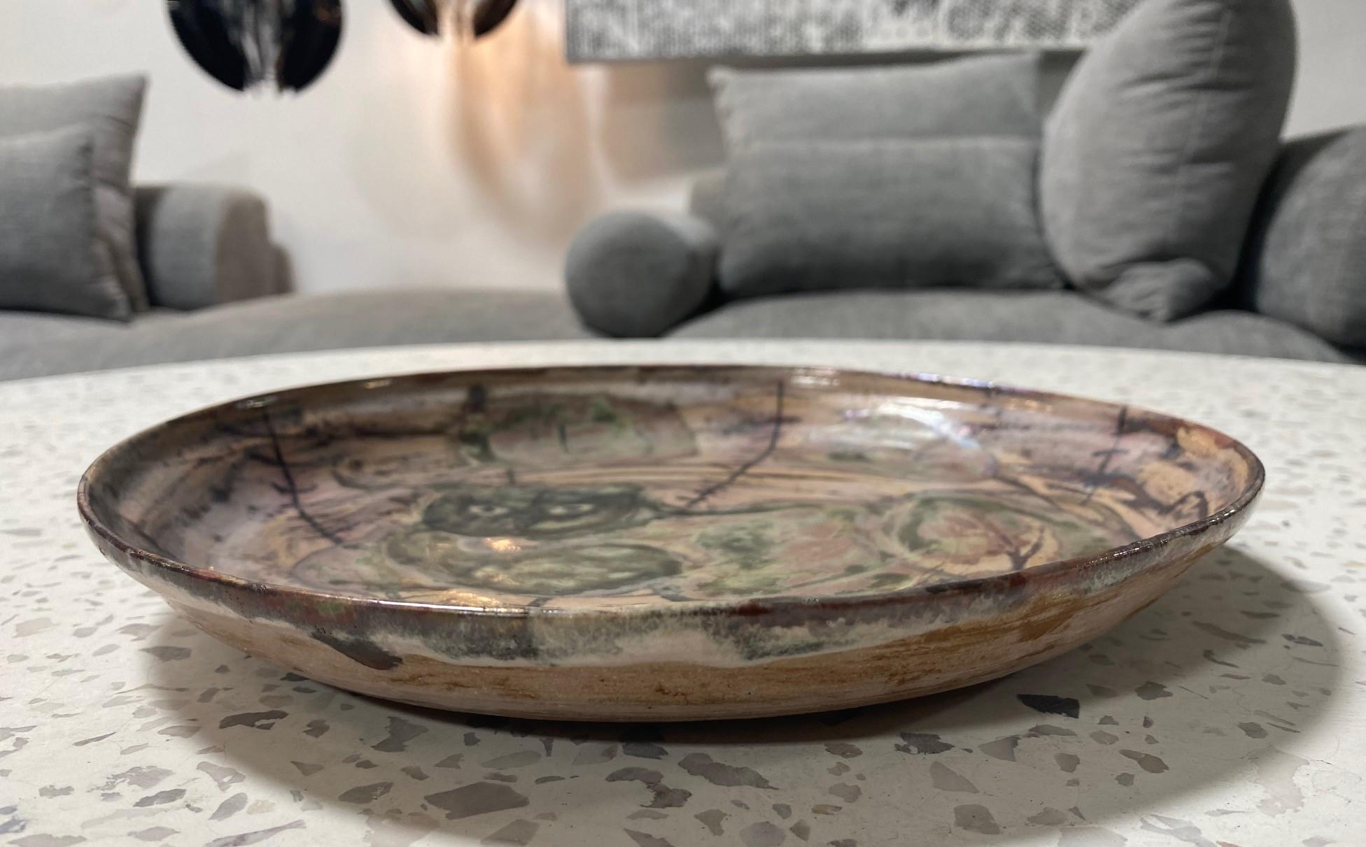 Mid-Century Modern Beatrice Wood Signed Mid-Century California Studio Pottery Cat Charger Plate (assiette de présentation pour chat) en vente